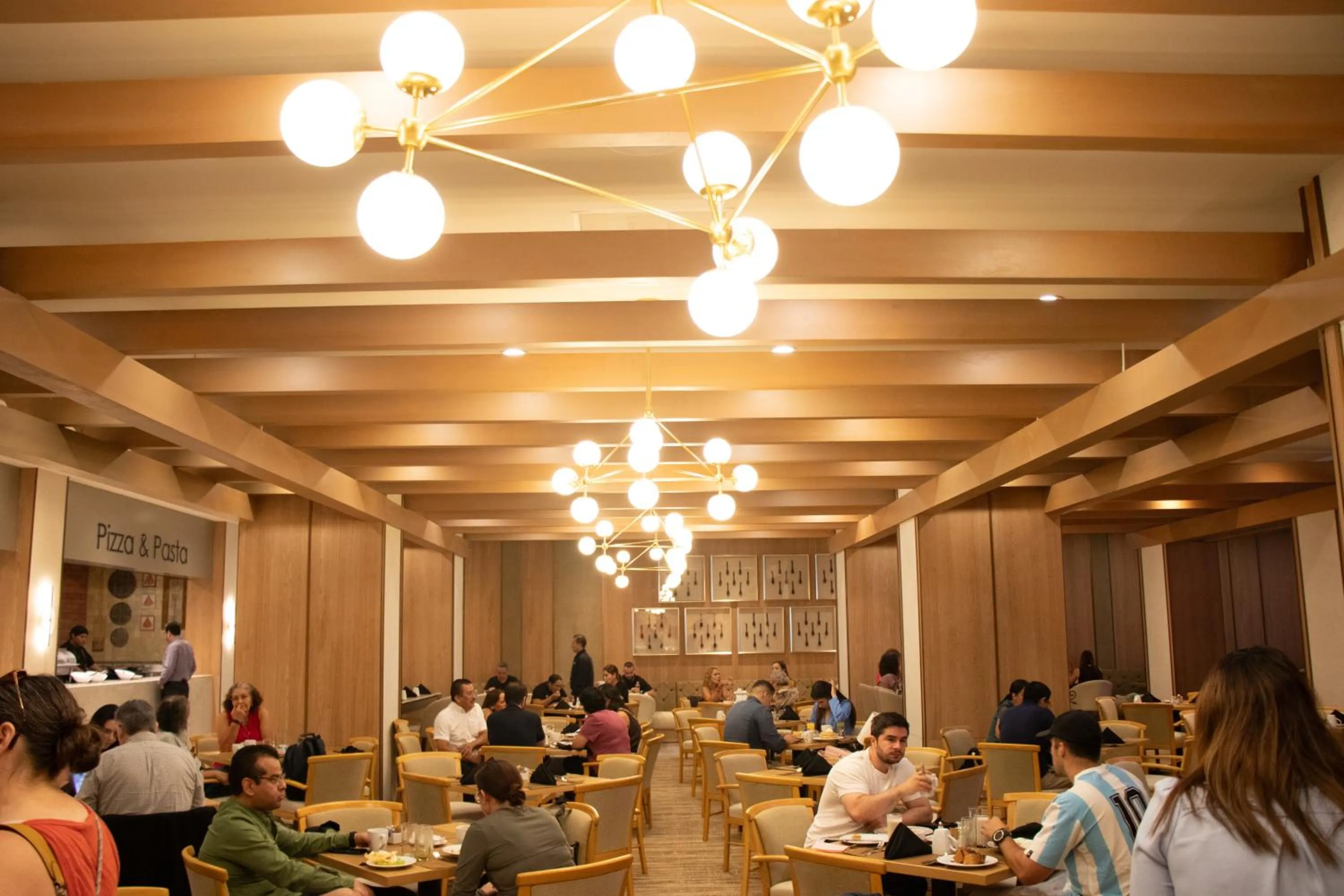 Restaurant/places to eat in Crowne Plaza Hotel Monterrey by IHG