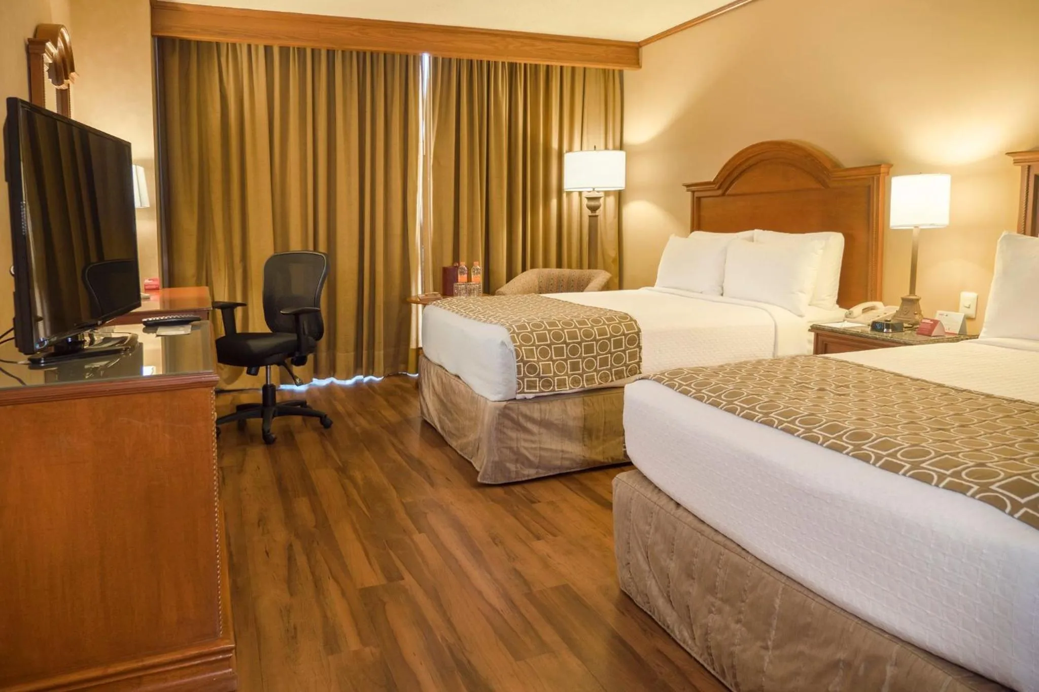Photo of the whole room, Bed in Crowne Plaza Hotel Monterrey by IHG