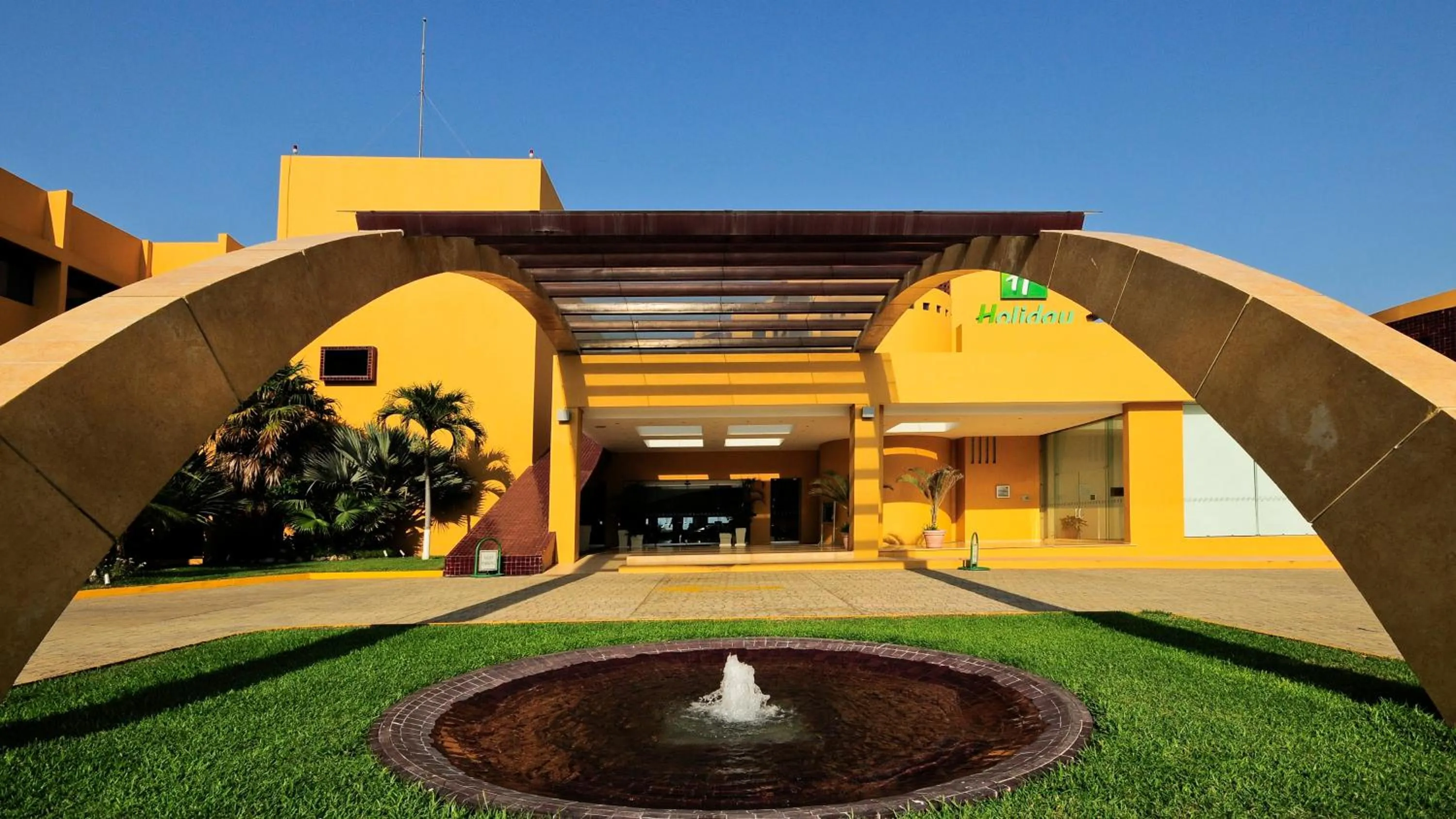 Property building in Holiday Inn Veracruz-Boca Del Rio by IHG