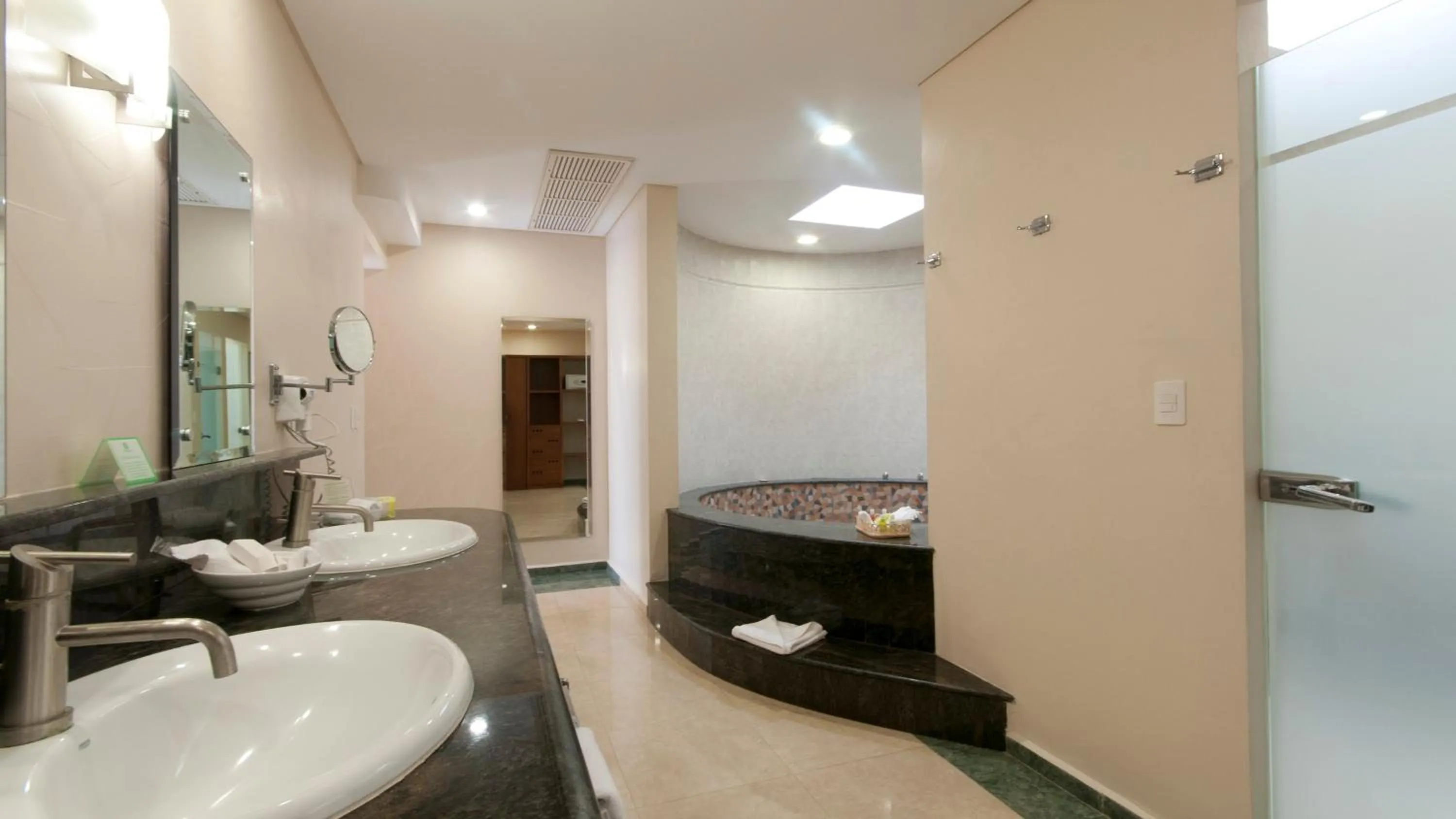 Photo of the whole room in Holiday Inn Veracruz-Boca Del Rio by IHG