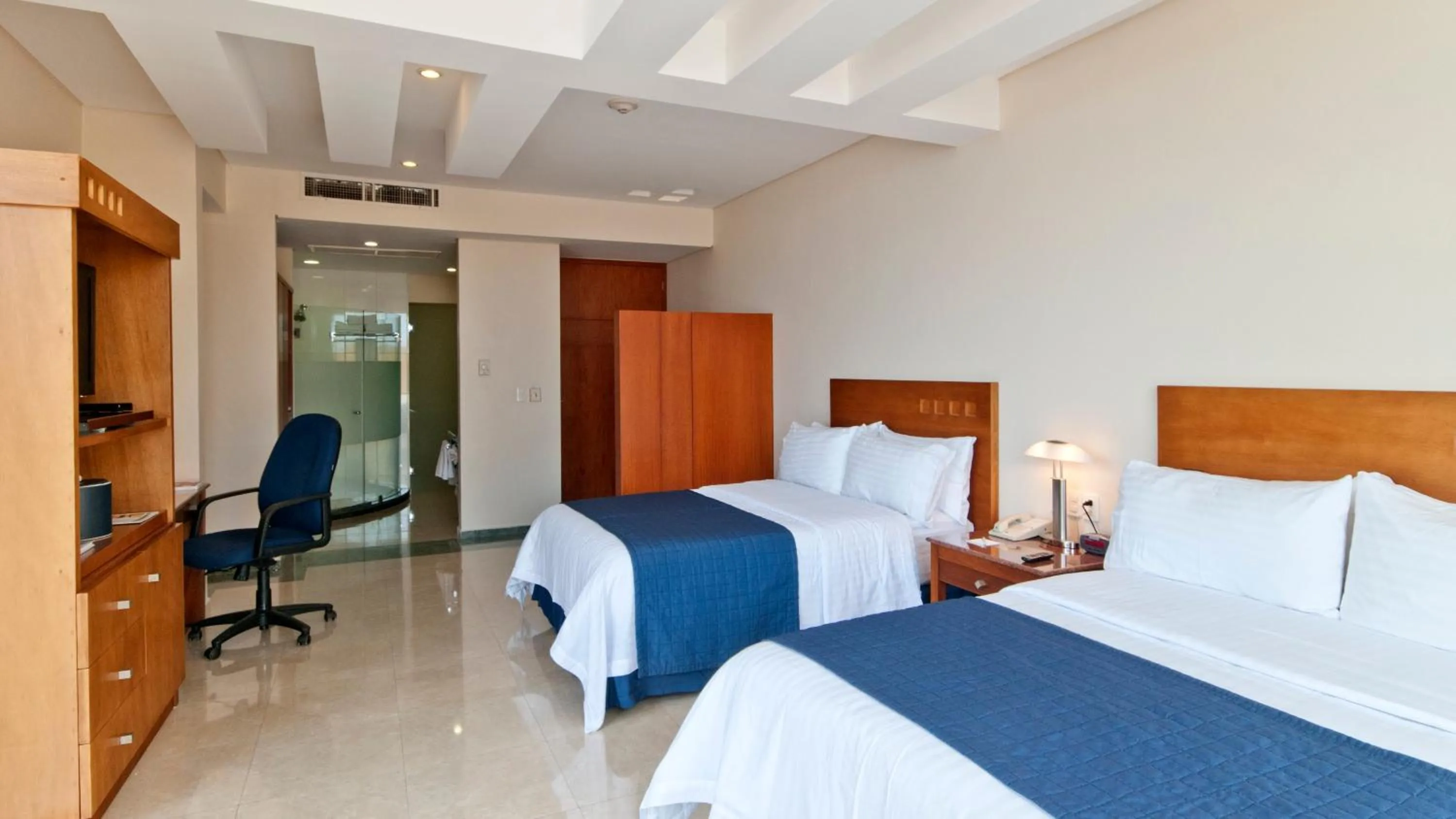 Photo of the whole room, Bed in Holiday Inn Veracruz-Boca Del Rio by IHG