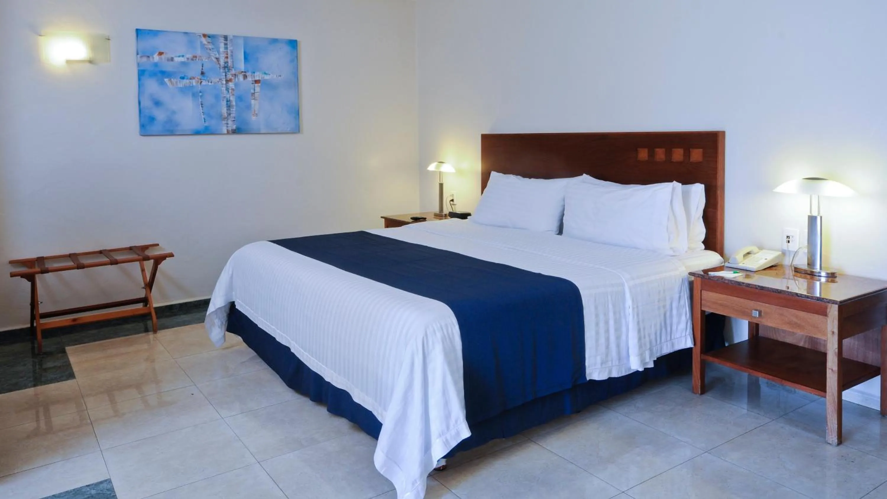 Photo of the whole room, Bed in Holiday Inn Veracruz-Boca Del Rio by IHG