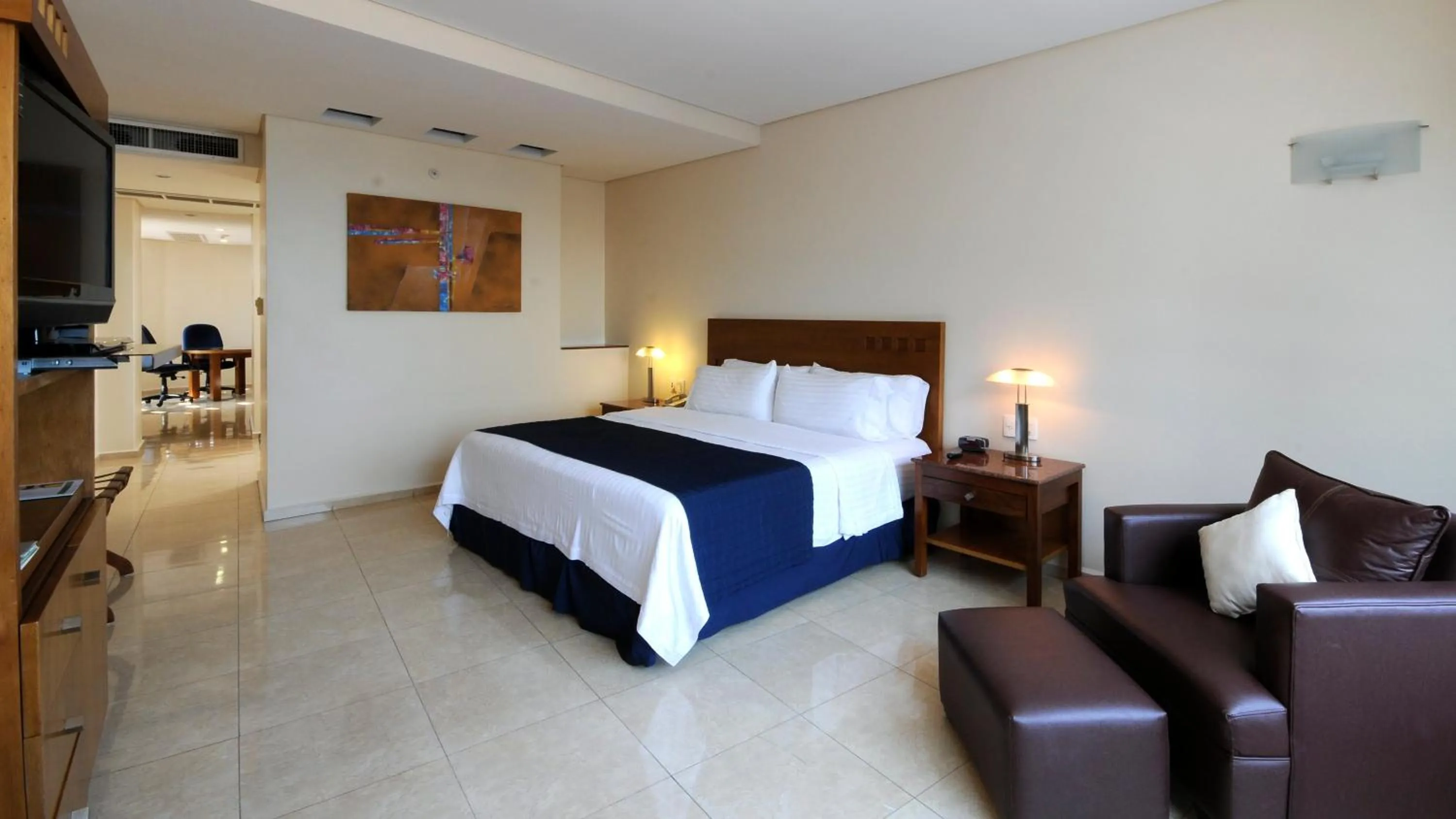 Photo of the whole room, Bed in Holiday Inn Veracruz-Boca Del Rio by IHG