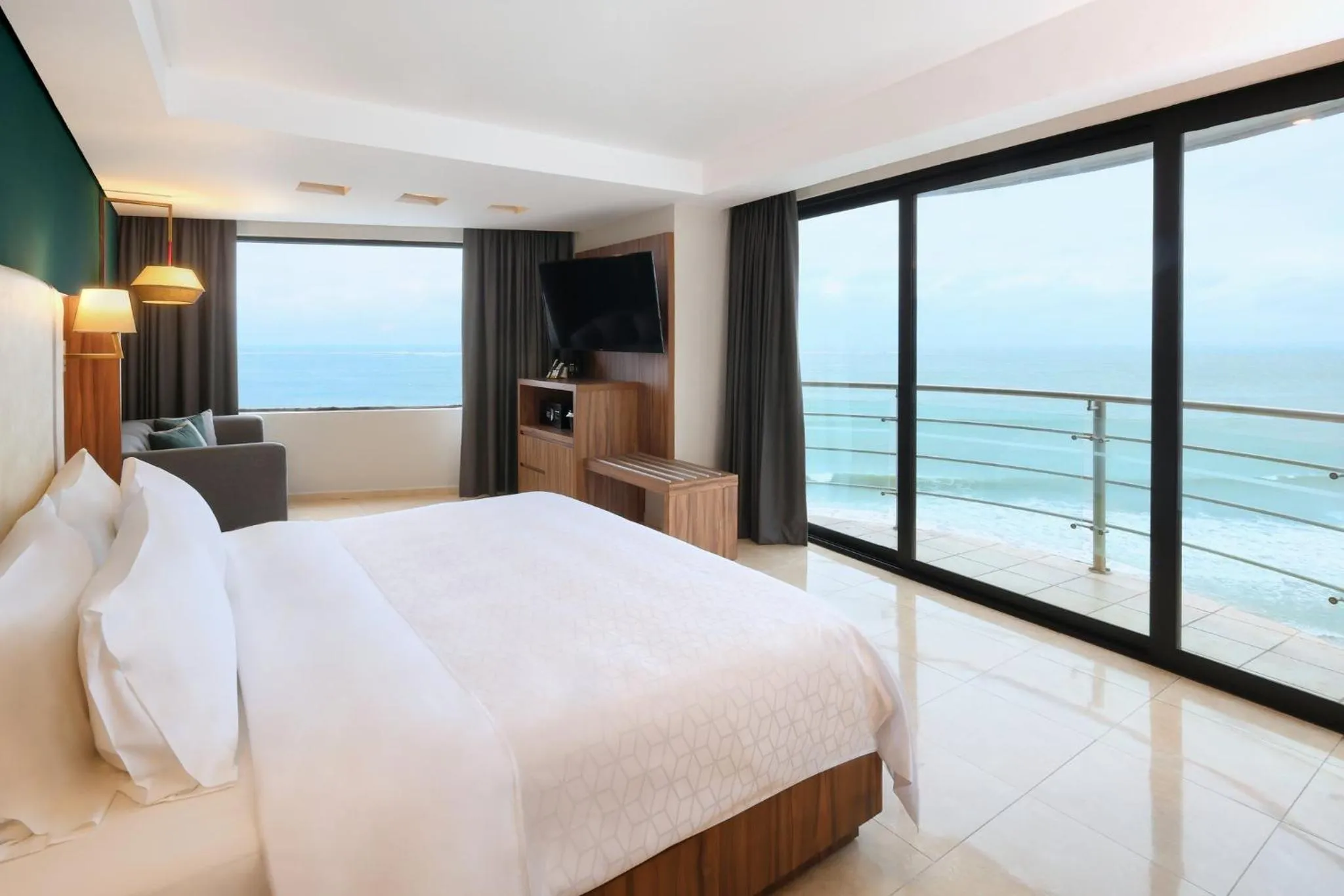 Photo of the whole room, Bed in Holiday Inn Veracruz-Boca Del Rio by IHG