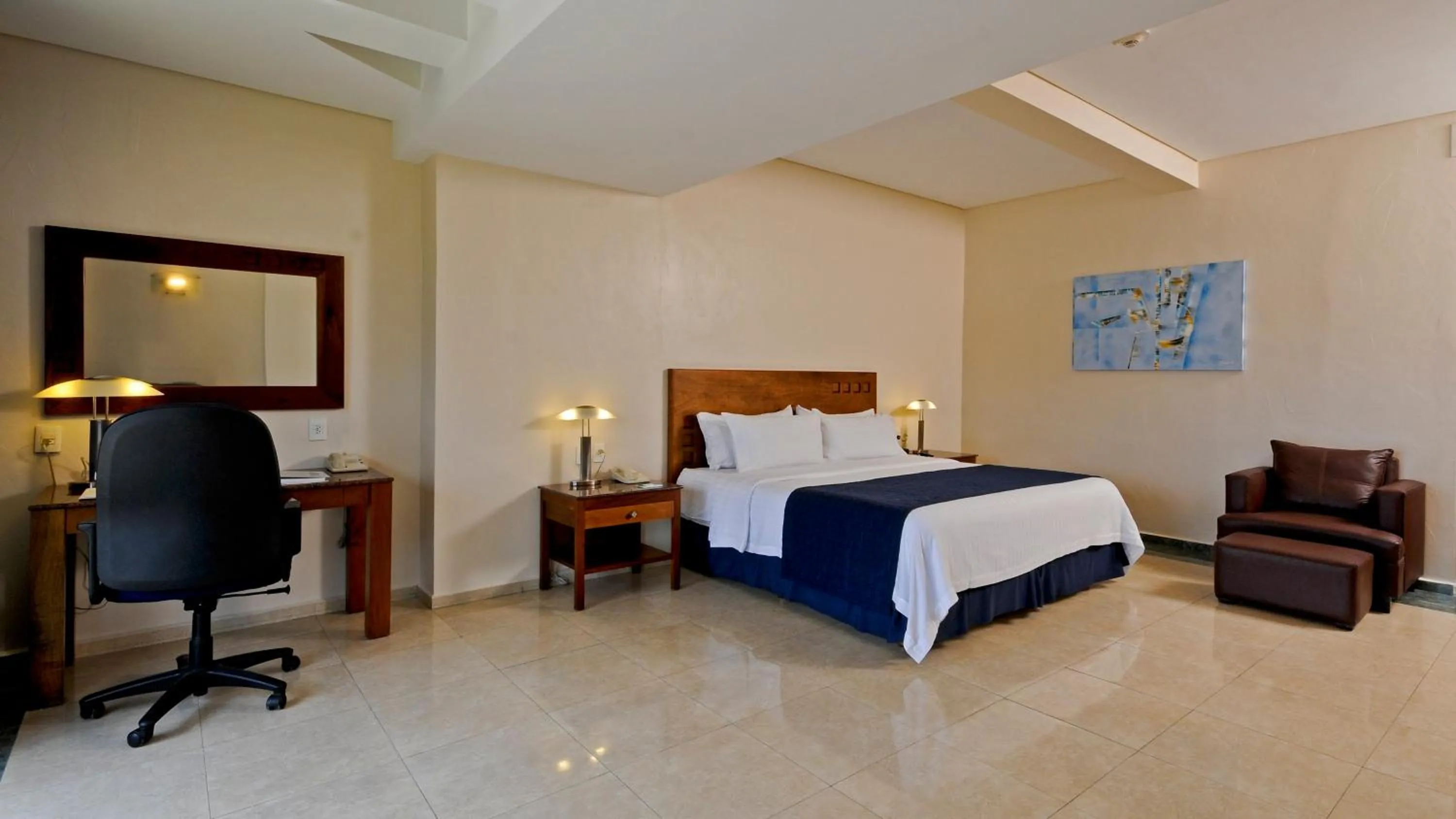Photo of the whole room, Bed in Holiday Inn Veracruz-Boca Del Rio by IHG