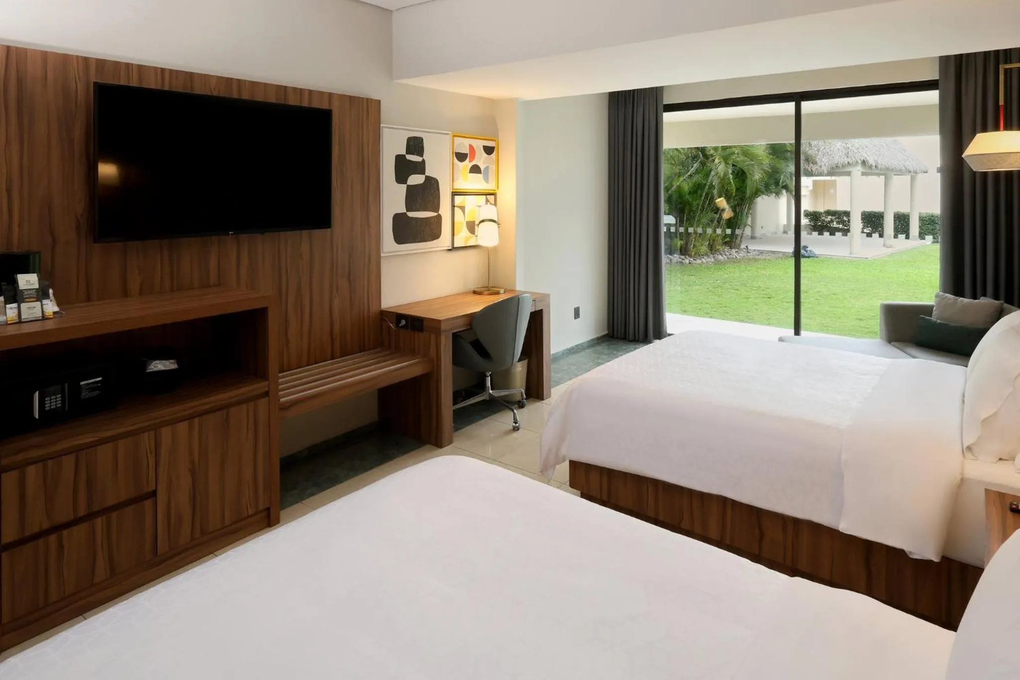 Photo of the whole room, Bed in Holiday Inn Veracruz-Boca Del Rio by IHG