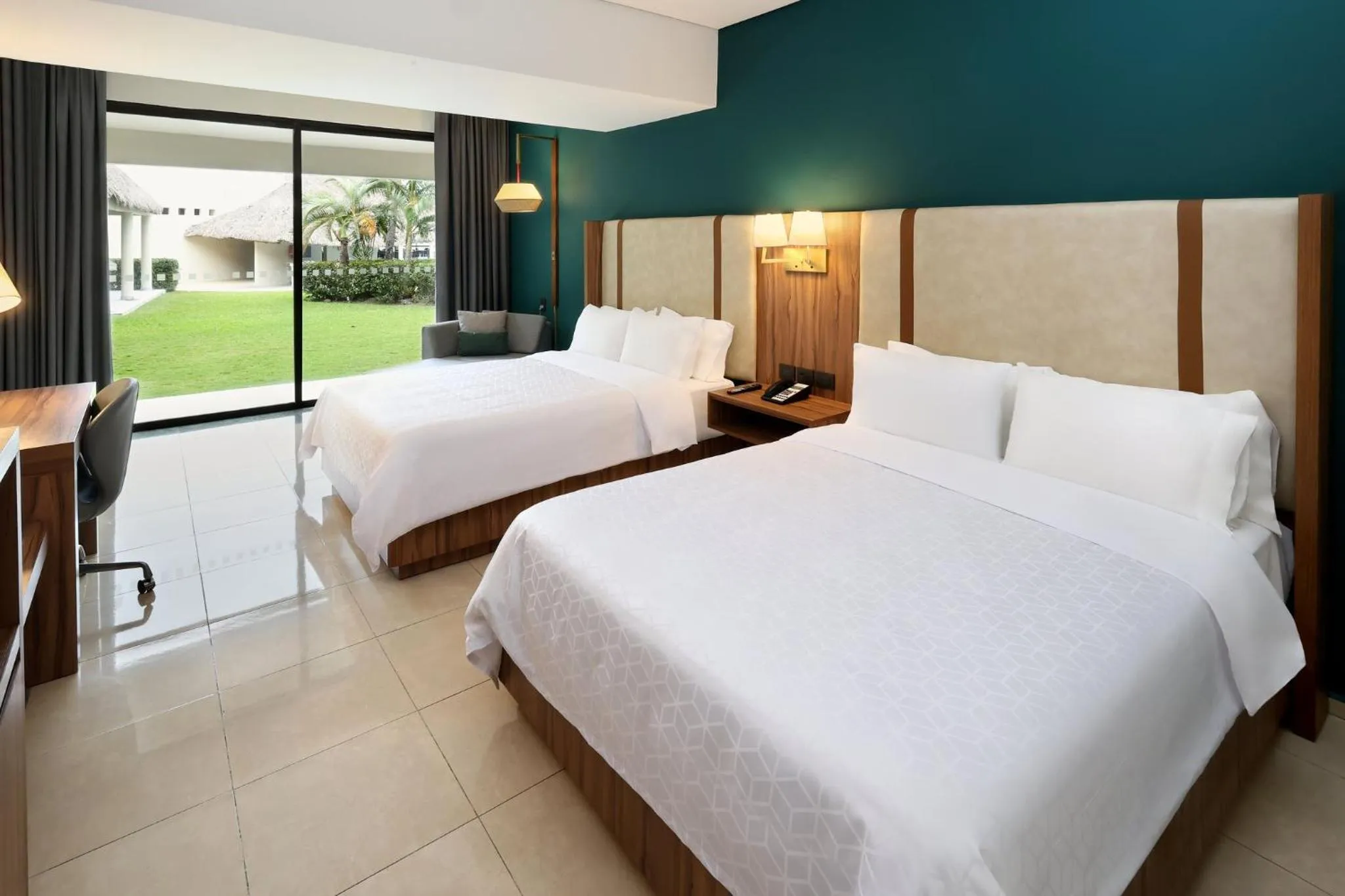 Photo of the whole room, Bed in Holiday Inn Veracruz-Boca Del Rio by IHG