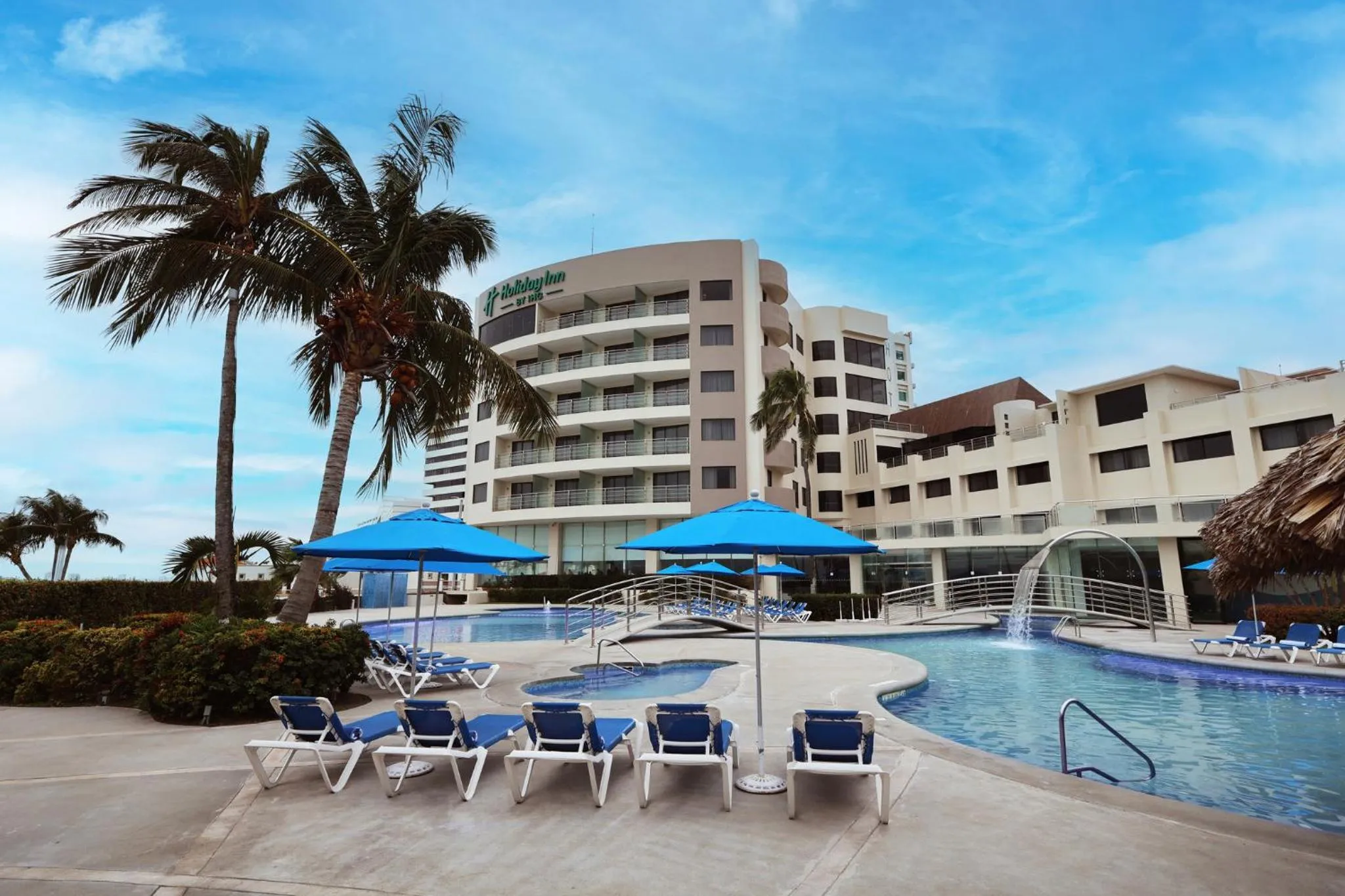 Swimming pool in Holiday Inn Veracruz-Boca Del Rio by IHG
