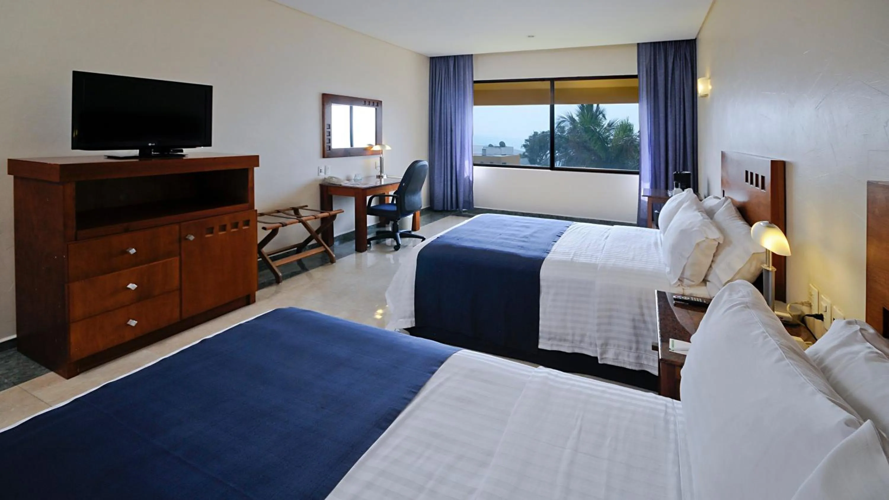Photo of the whole room, Bed in Holiday Inn Veracruz-Boca Del Rio by IHG