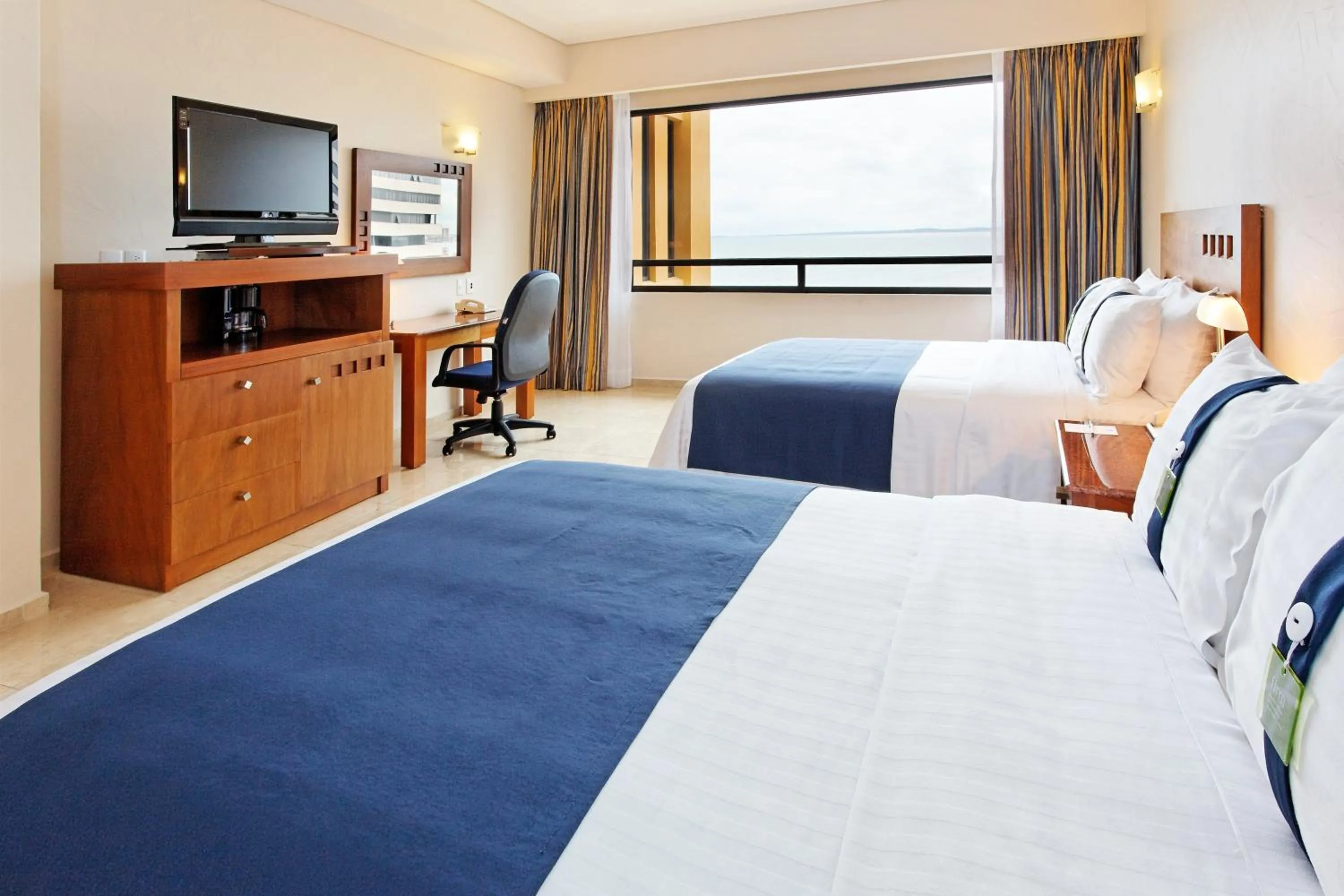 Photo of the whole room, Bed in Holiday Inn Veracruz-Boca Del Rio by IHG