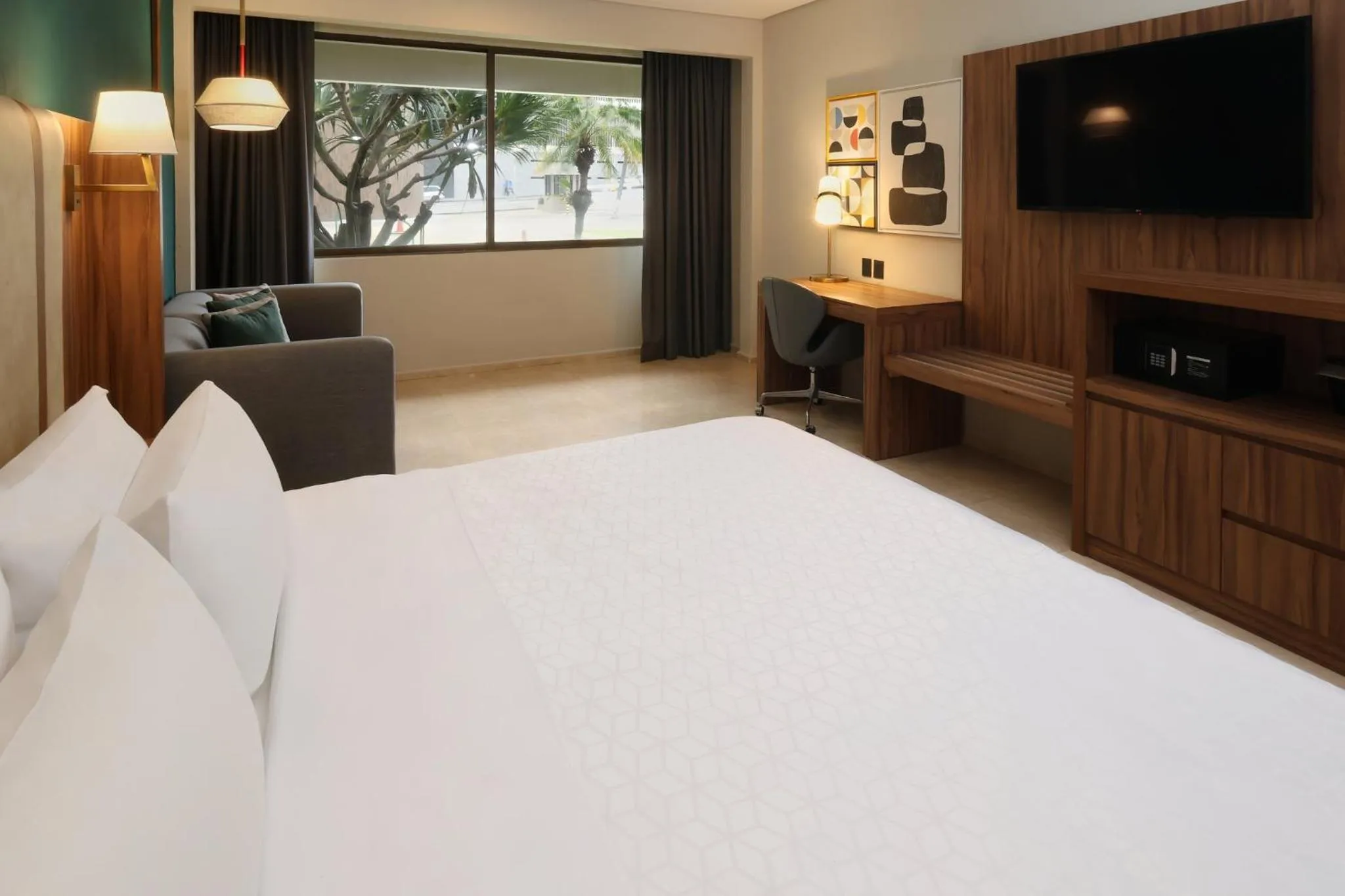 Photo of the whole room, Bed in Holiday Inn Veracruz-Boca Del Rio by IHG