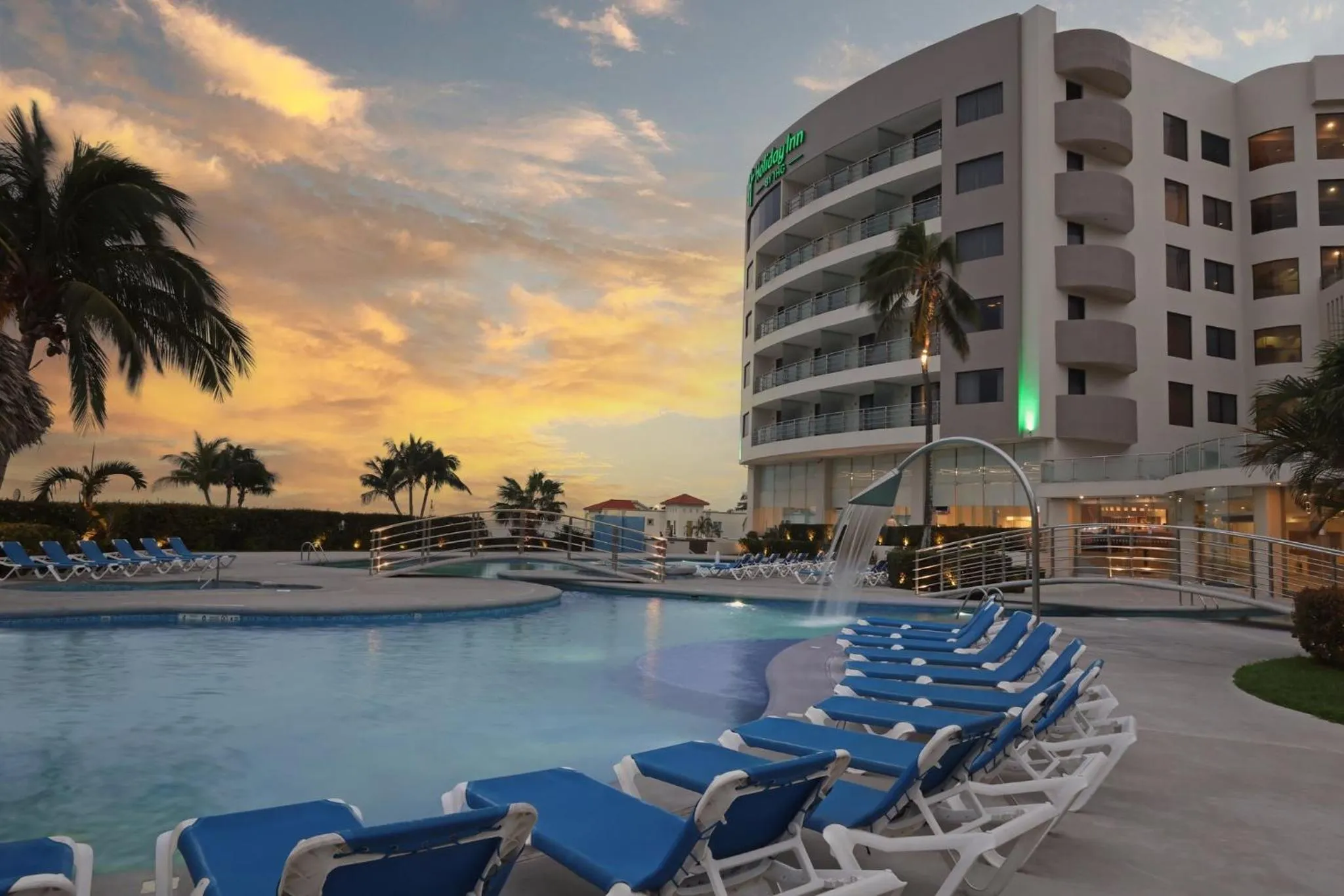 Property building in Holiday Inn Veracruz-Boca Del Rio by IHG