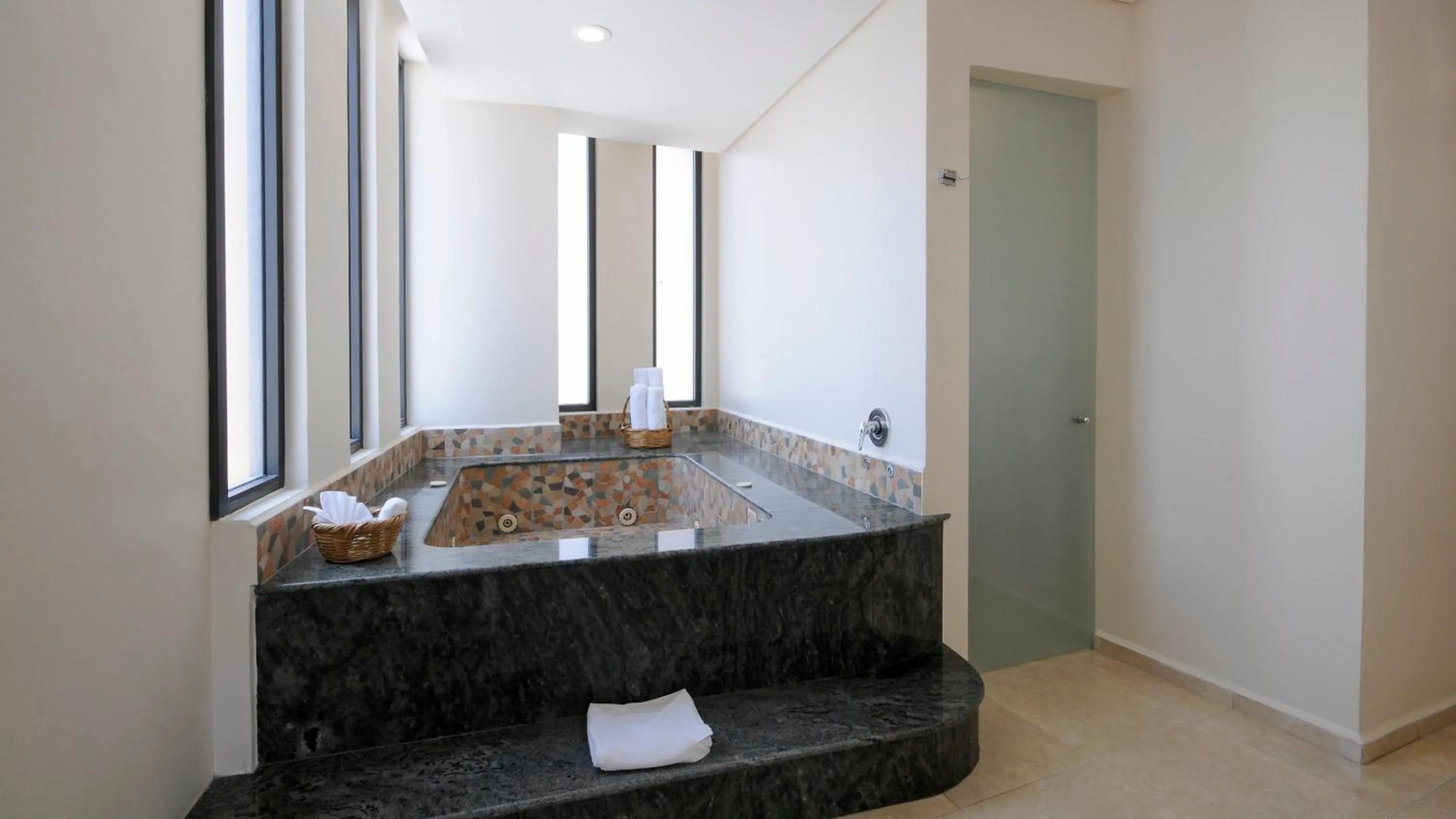 Photo of the whole room in Holiday Inn Veracruz-Boca Del Rio by IHG