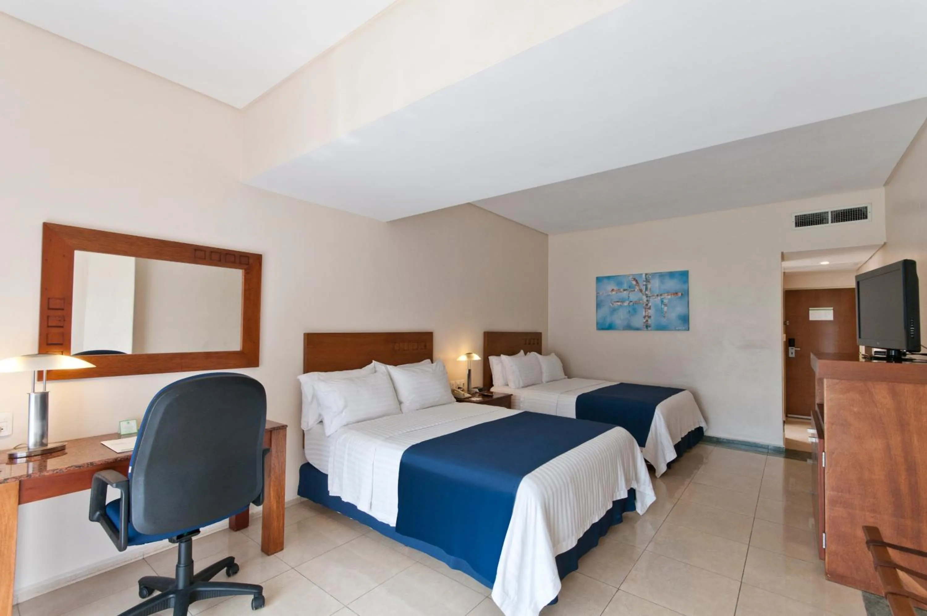 Photo of the whole room, Bed in Holiday Inn Veracruz-Boca Del Rio by IHG