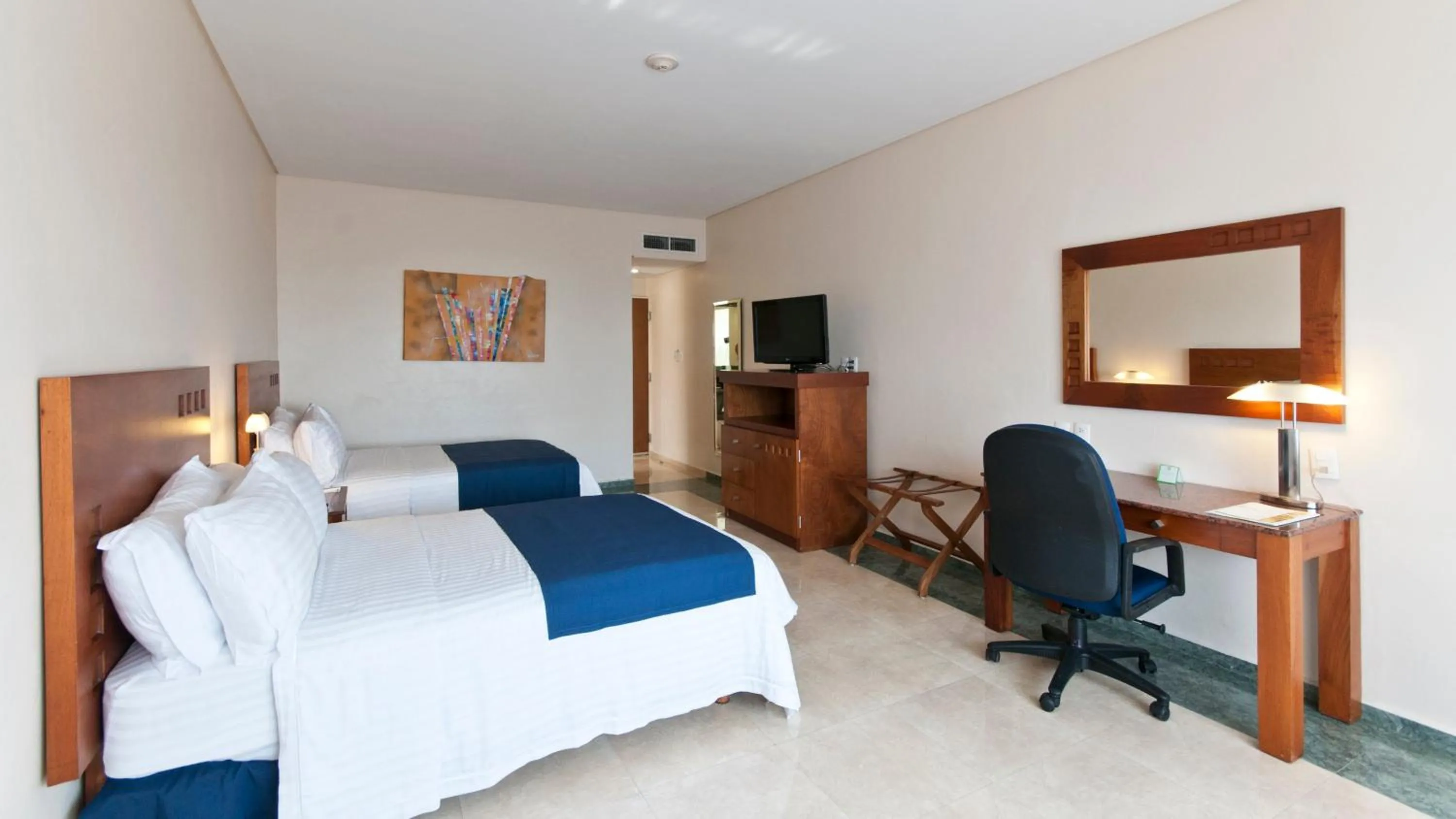 Photo of the whole room, Bed in Holiday Inn Veracruz-Boca Del Rio by IHG