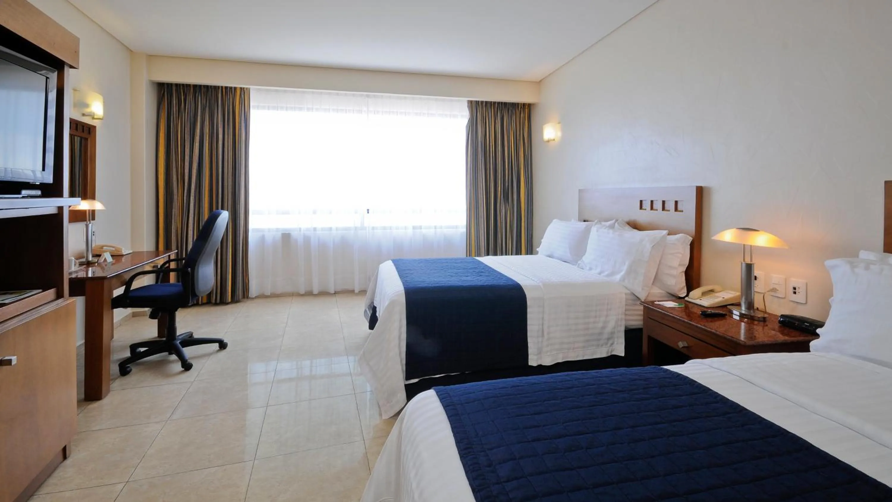 Photo of the whole room, Bed in Holiday Inn Veracruz-Boca Del Rio by IHG