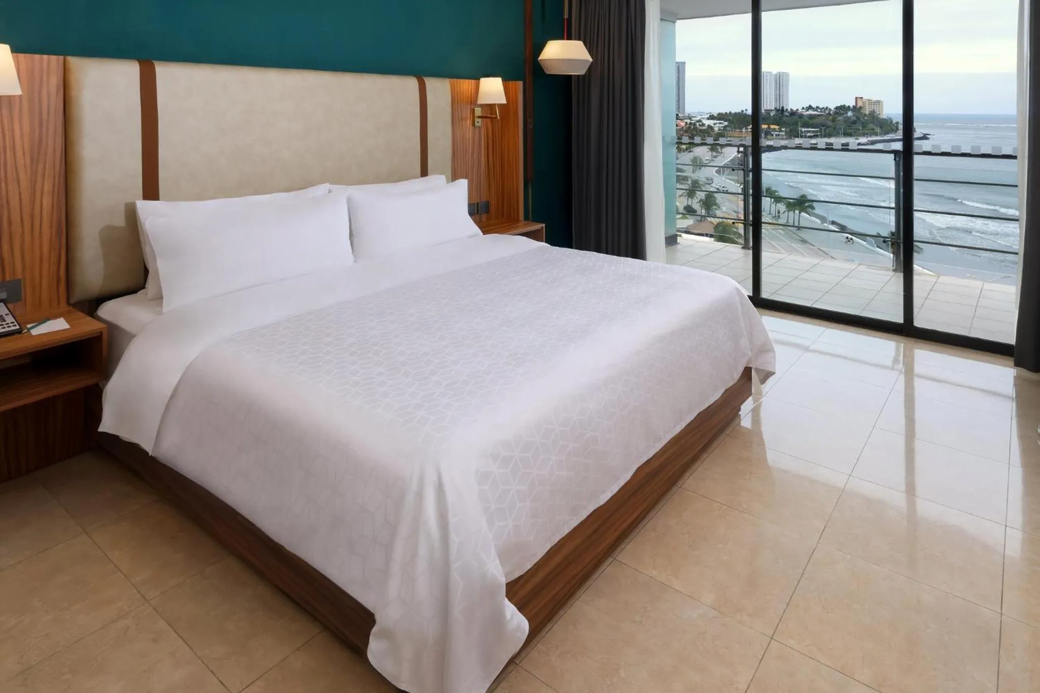 Photo of the whole room, Bed in Holiday Inn Veracruz-Boca Del Rio by IHG