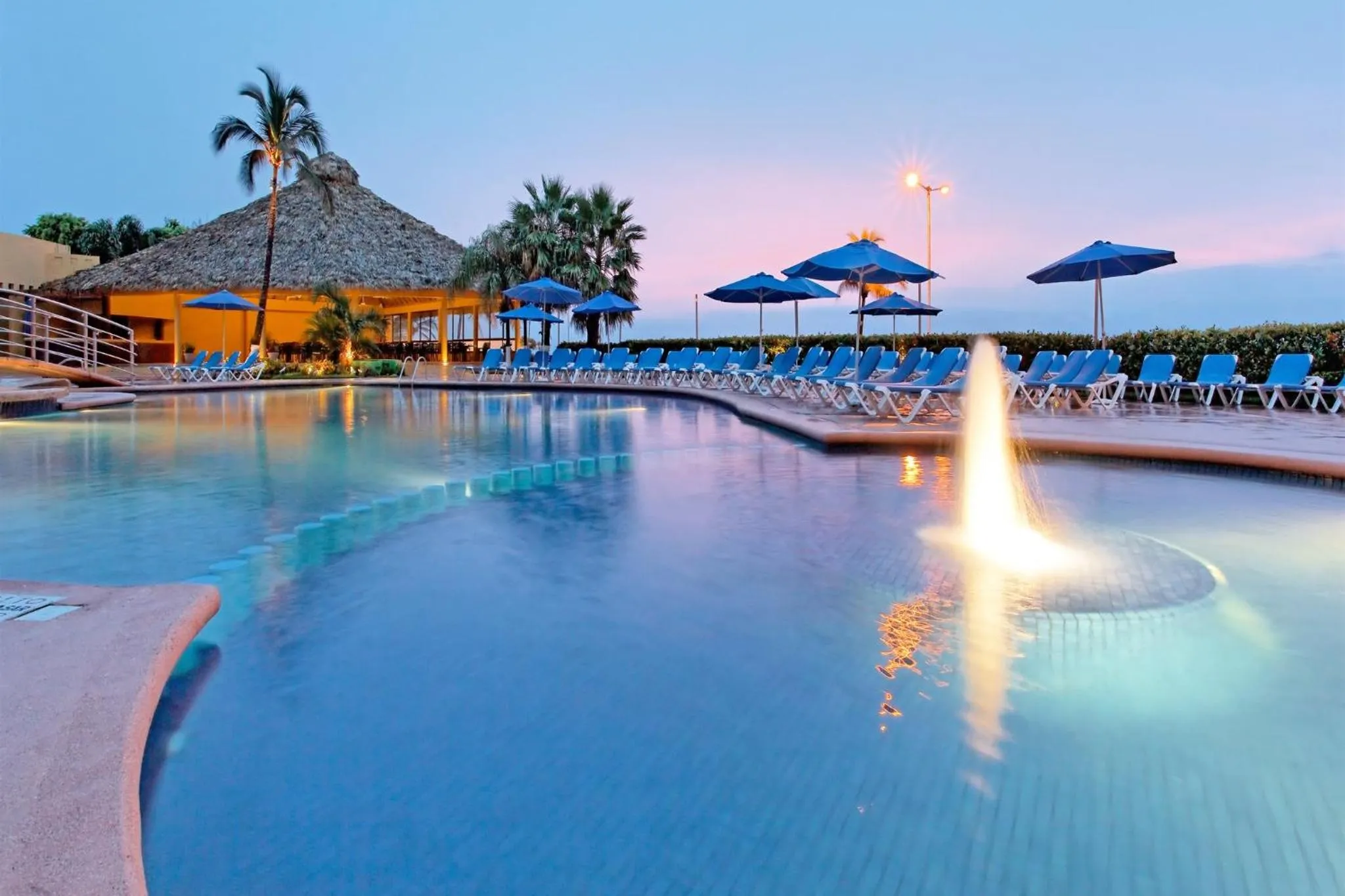 Swimming pool in Holiday Inn Veracruz-Boca Del Rio by IHG