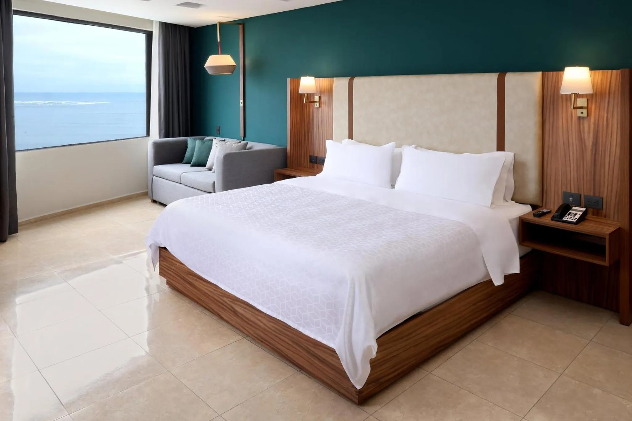 Photo of the whole room, Bed in Holiday Inn Veracruz-Boca Del Rio by IHG