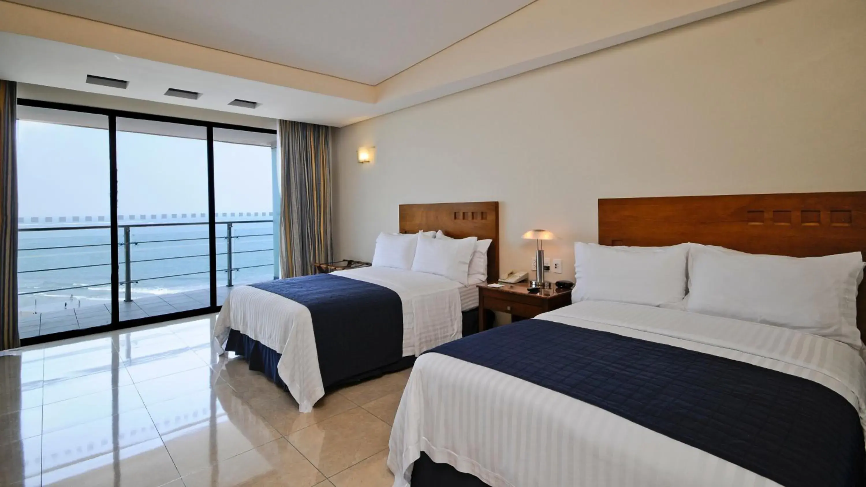Standard Double Room with Balcony in Holiday Inn Veracruz-Boca Del Rio by IHG Standard Double Room with Balcony in Holiday Inn Veracruz-Boca Del Rio by IHG