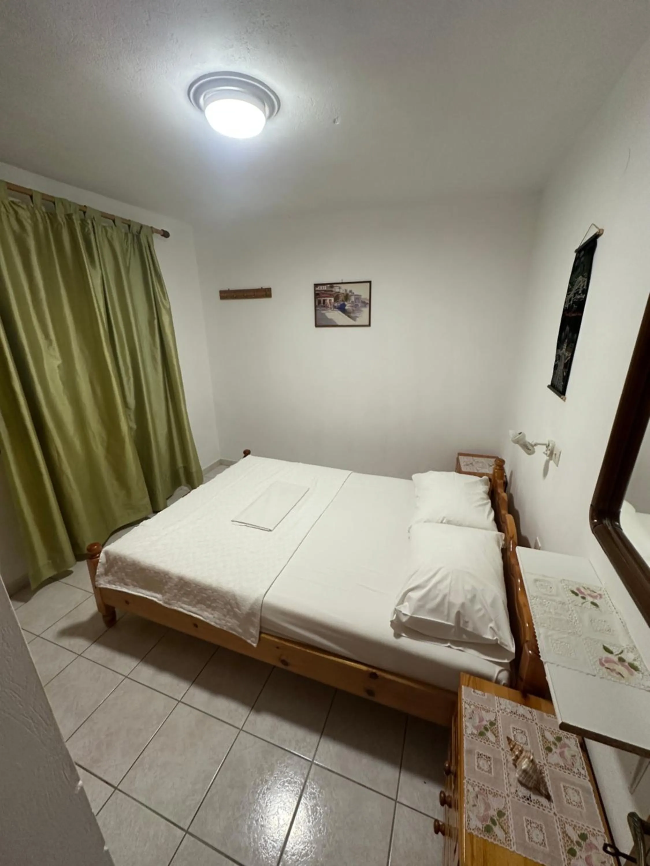 Bedroom, Bed in Joanna Rooms