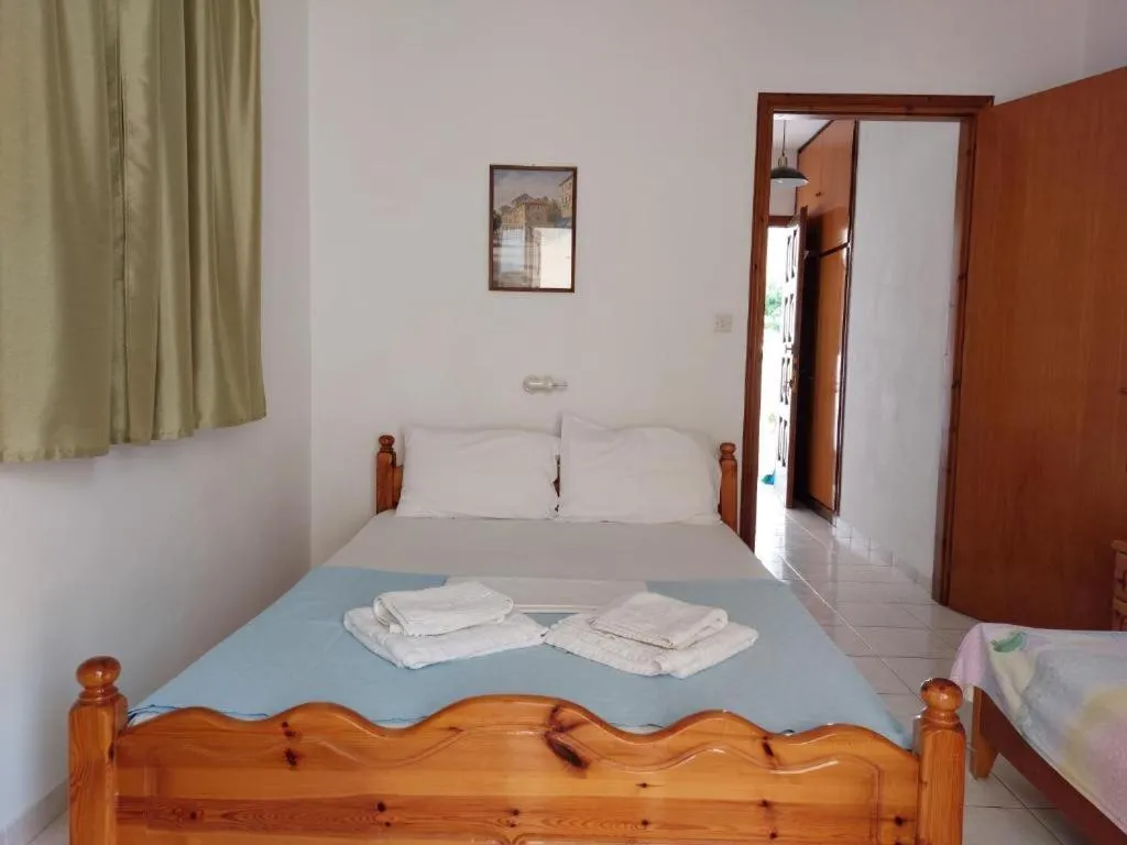Bedroom, Bed in Joanna Rooms