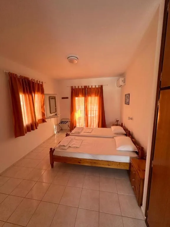 Photo of the whole room, Bed in Joanna Rooms
