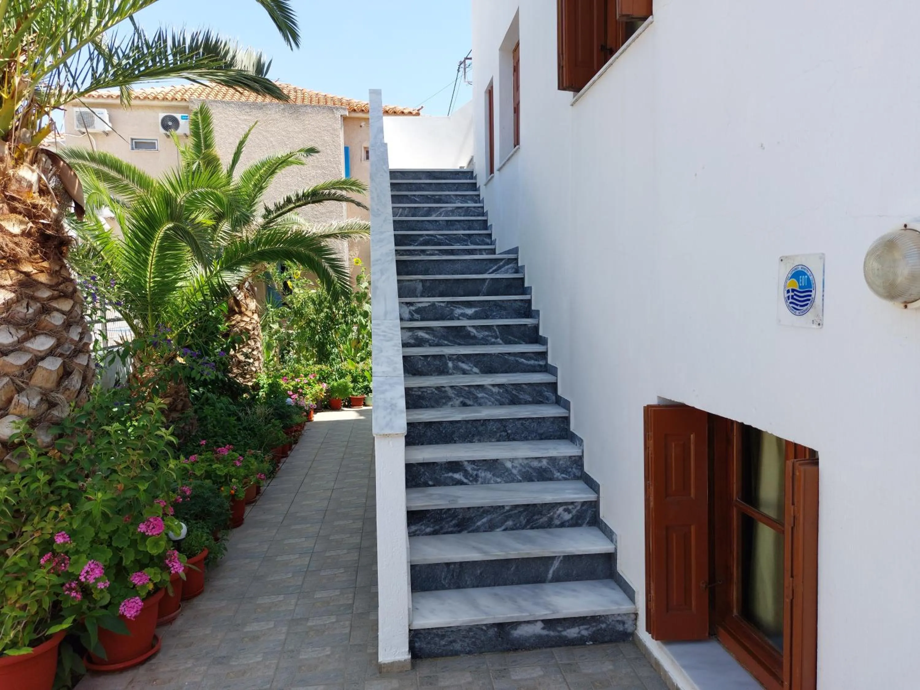 Facade/entrance in Joanna Rooms