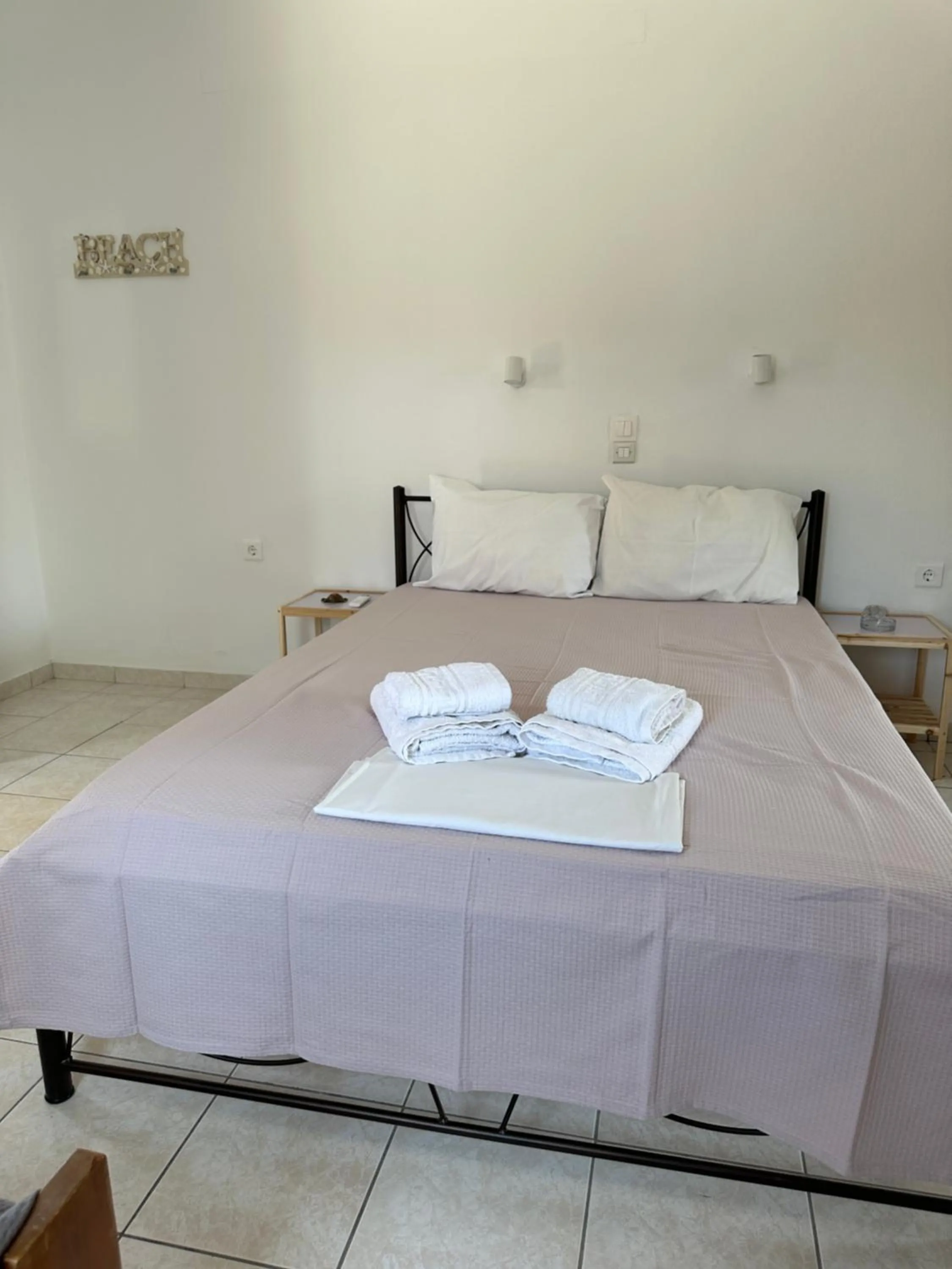 Bed in Joanna Rooms