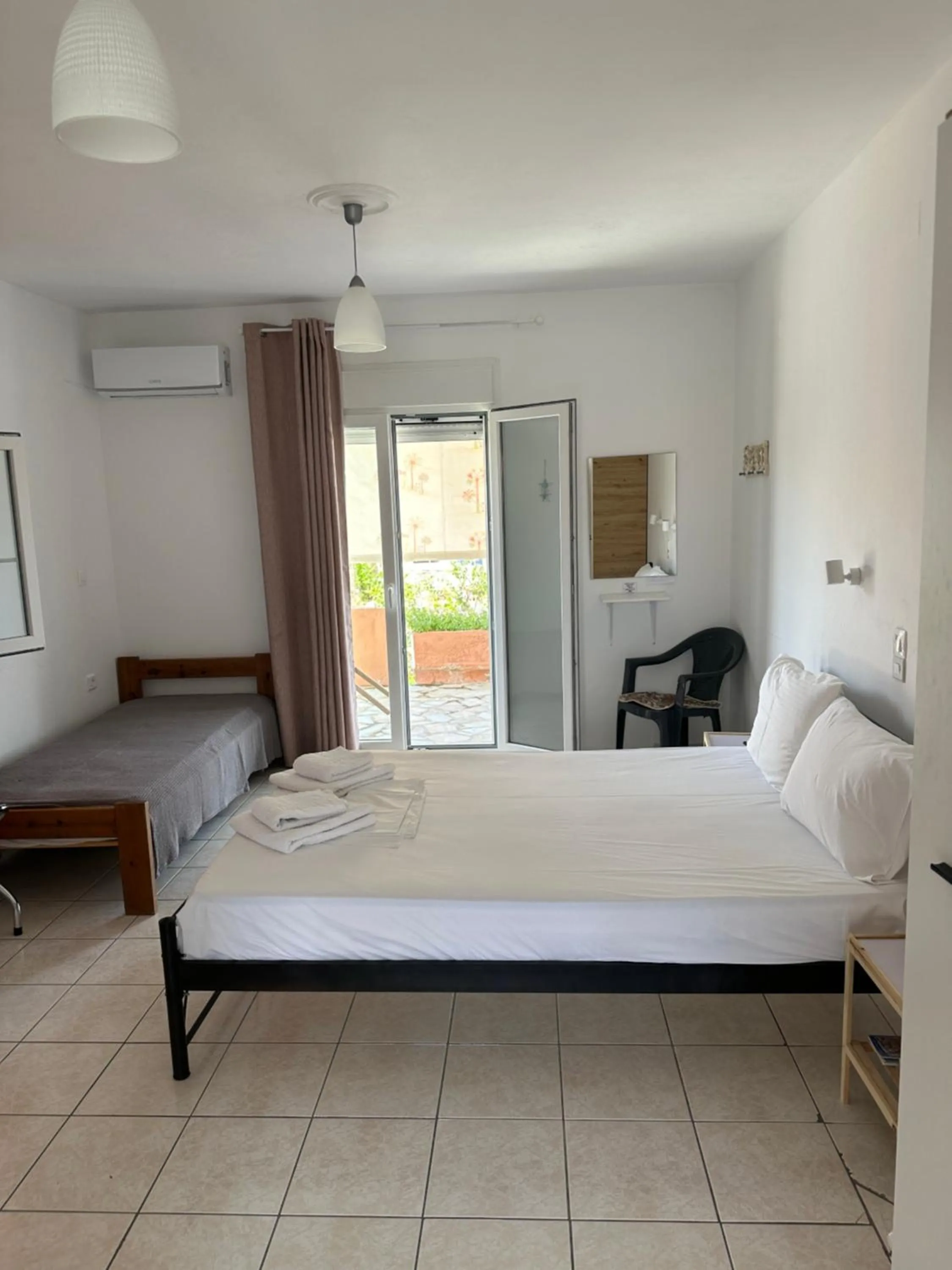 Bedroom, Bed in Joanna Rooms