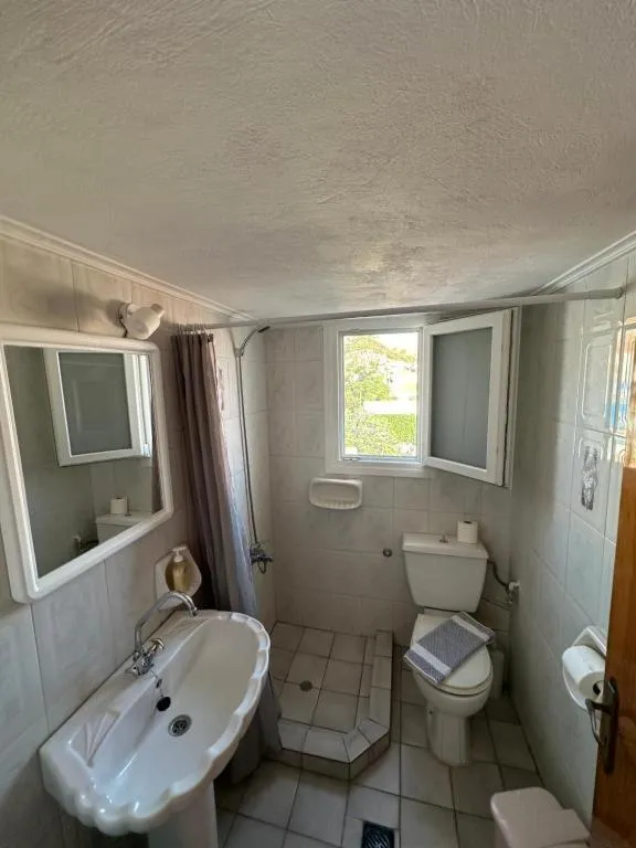 Shower in Joanna Rooms