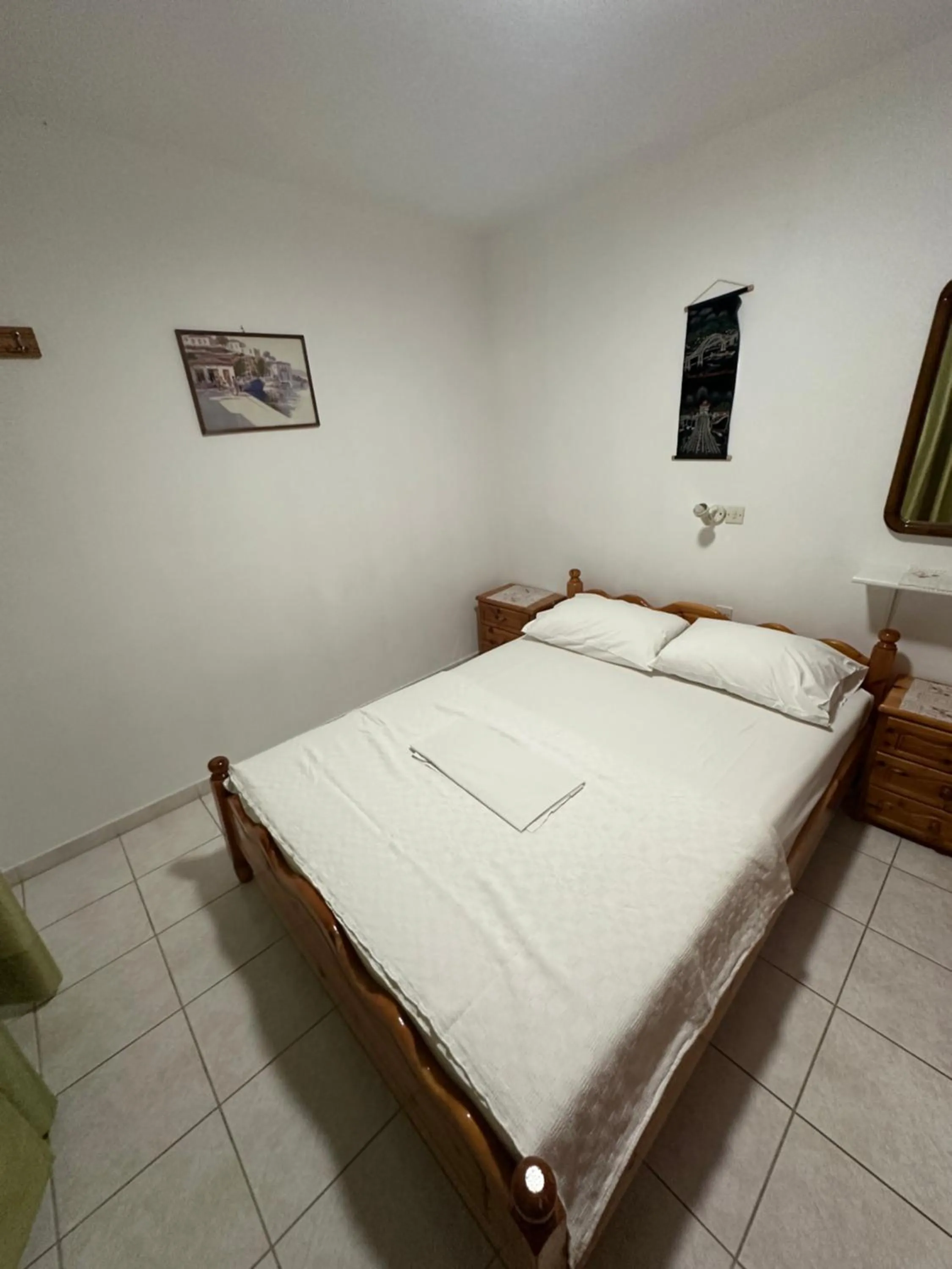 Bedroom, Bed in Joanna Rooms