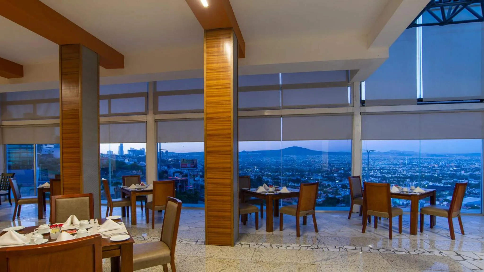 Restaurant/places to eat in Holiday Inn Queretaro Zona Diamante by IHG