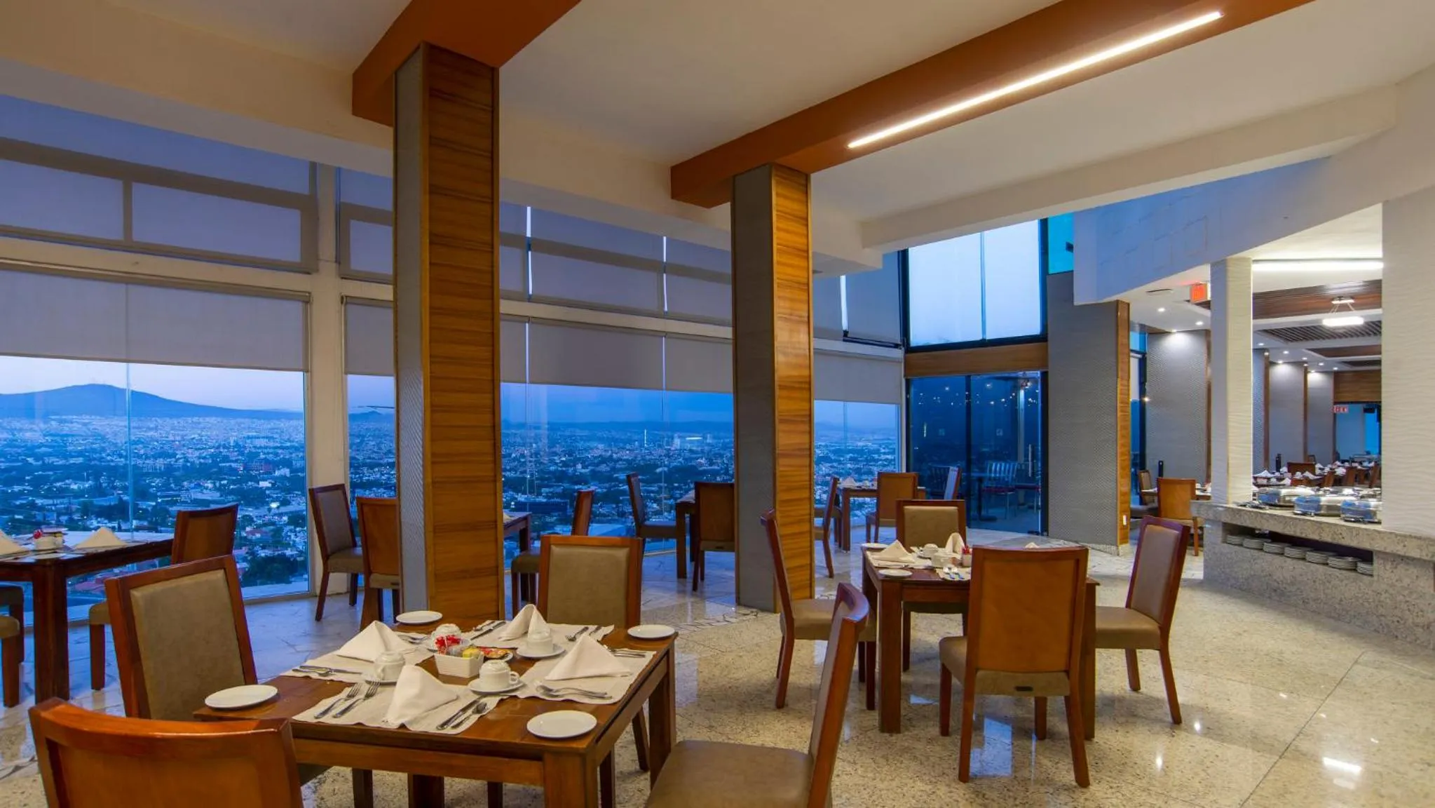 Restaurant/places to eat in Holiday Inn Queretaro Zona Diamante by IHG