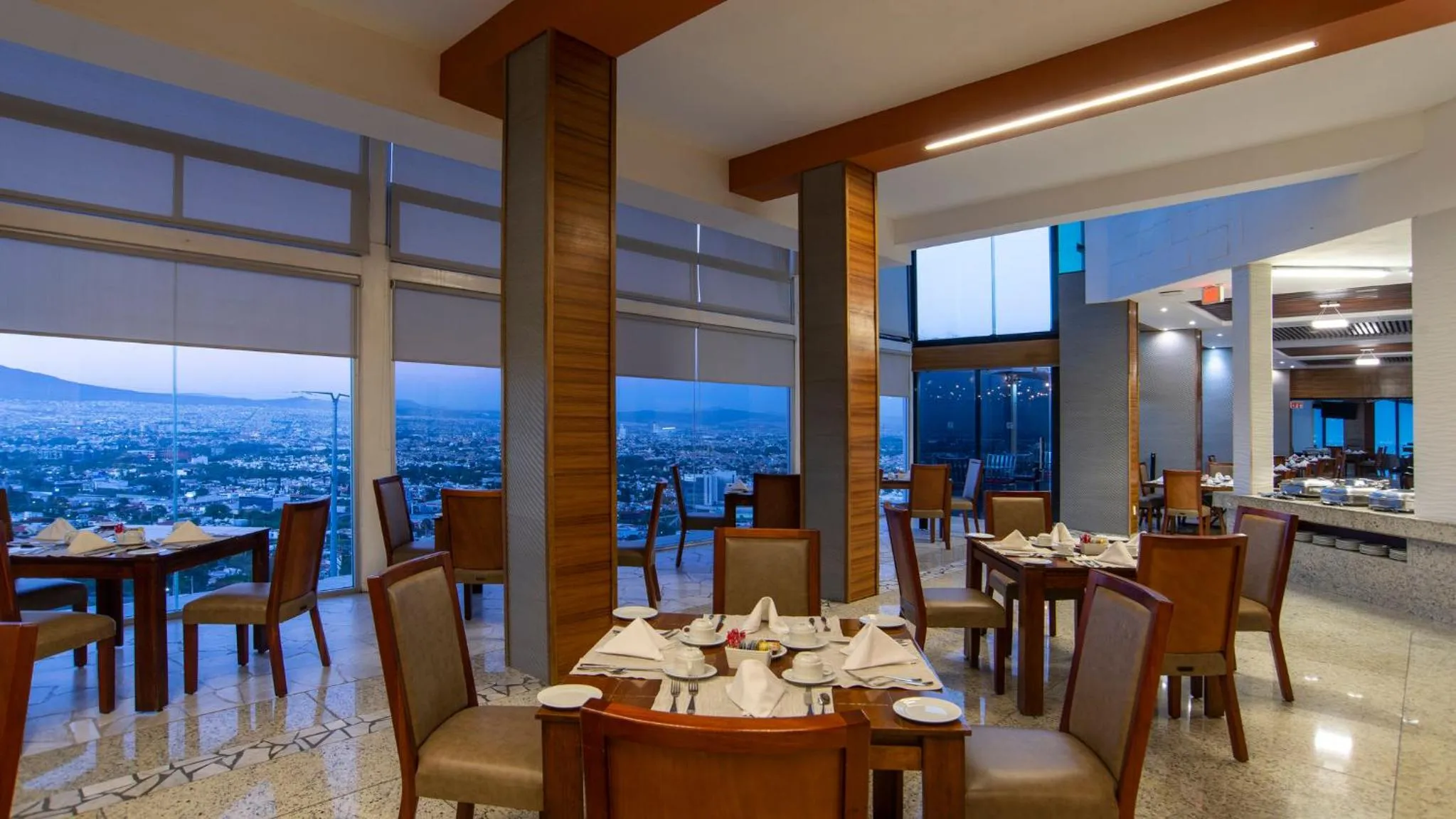 Restaurant/places to eat in Holiday Inn Queretaro Zona Diamante by IHG
