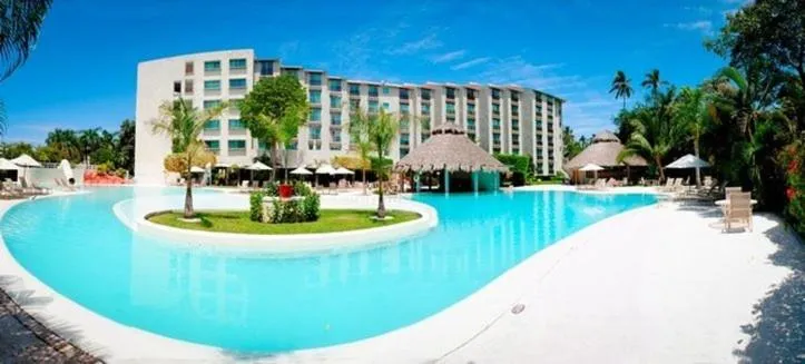 Swimming pool in Gamma Plaza Ixtapa