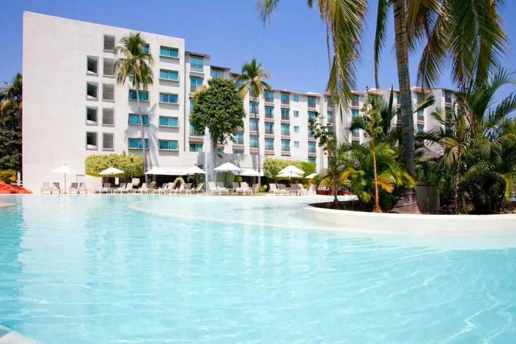 Swimming pool in Gamma Plaza Ixtapa