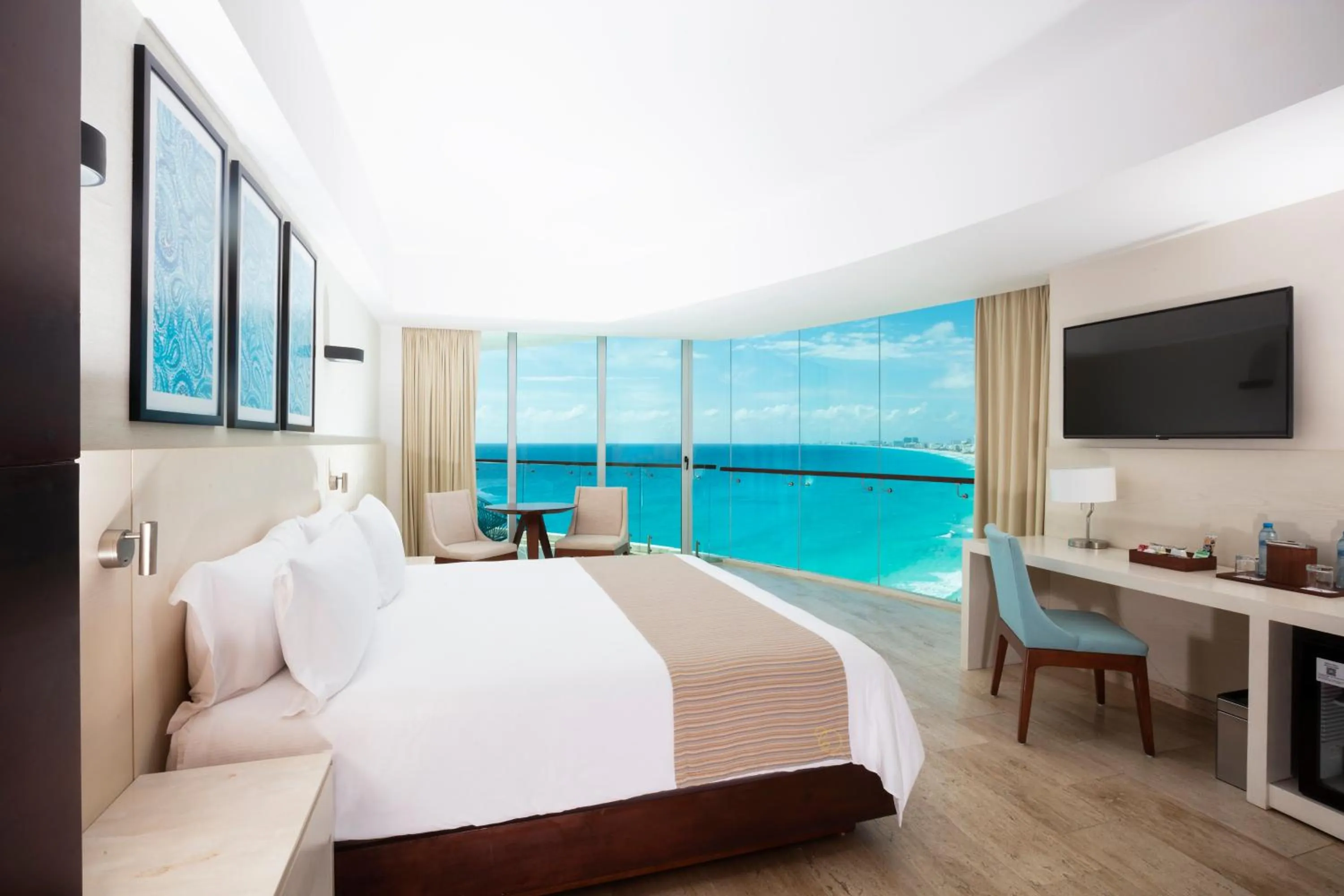 Bed in Krystal Grand Cancun All Inclusive