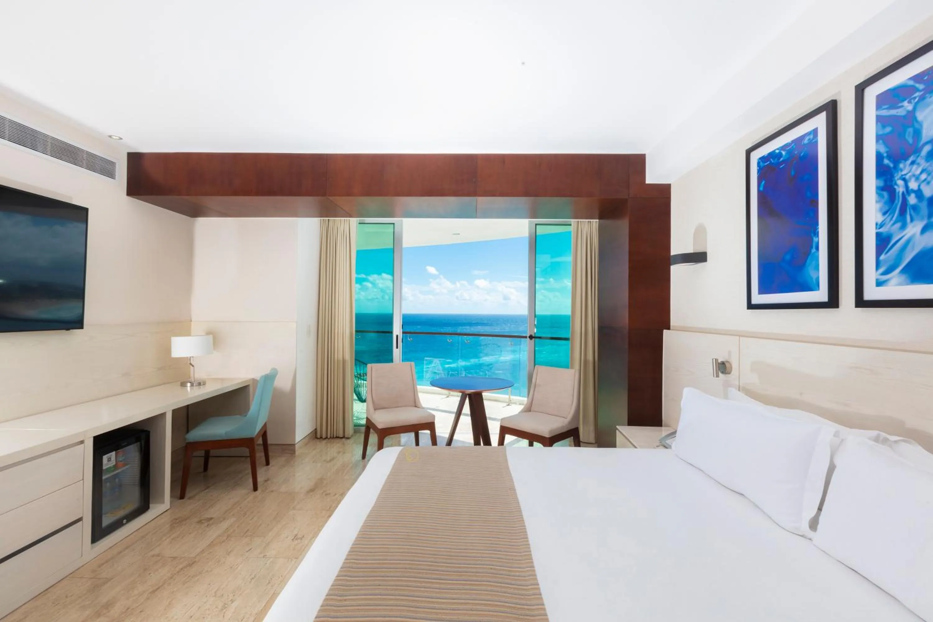 Bed in Krystal Grand Cancun All Inclusive