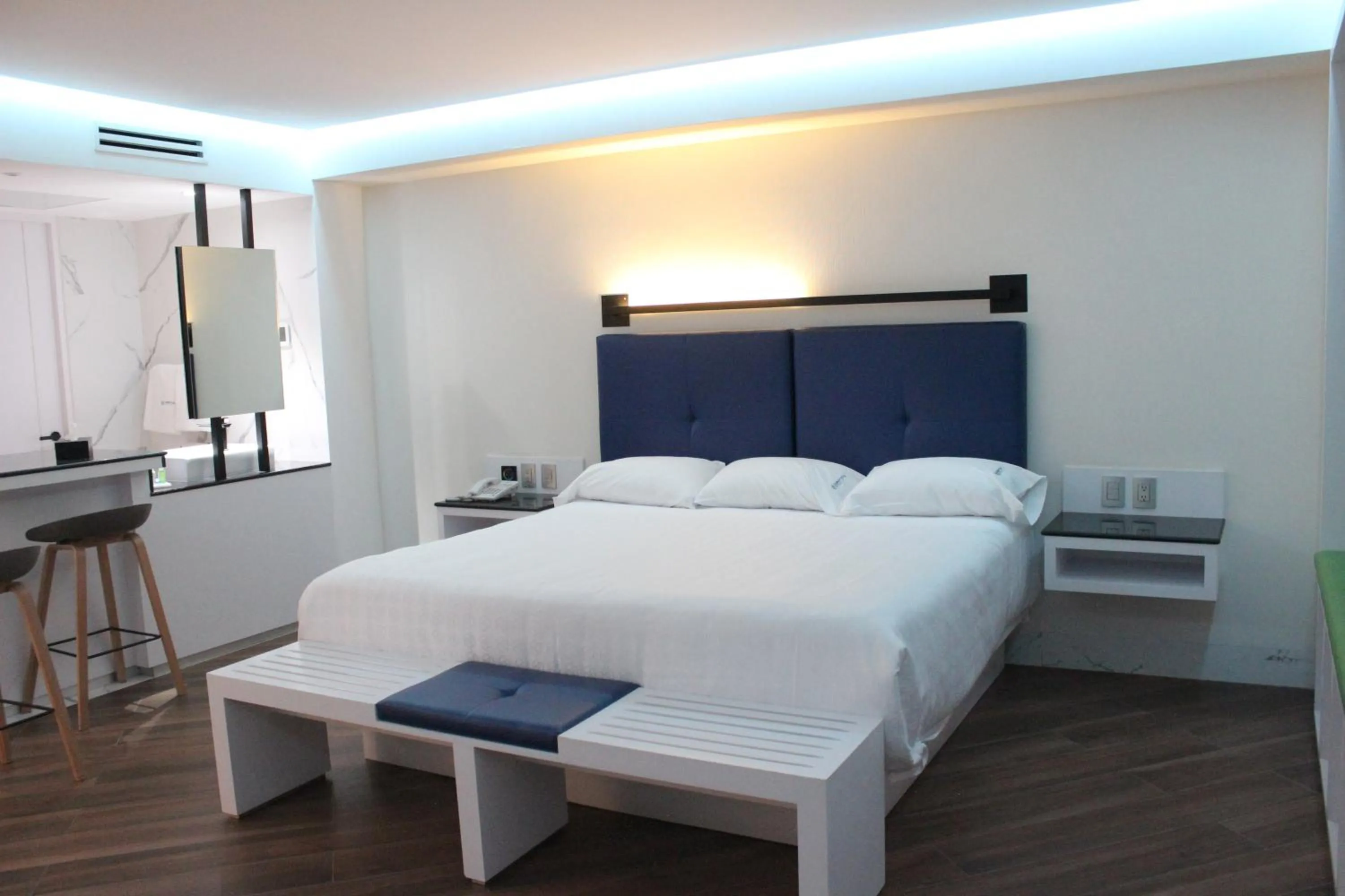 Bedroom, Bed in WeEnjoy Hotels Grand Prix Aeropuerto CDMX
