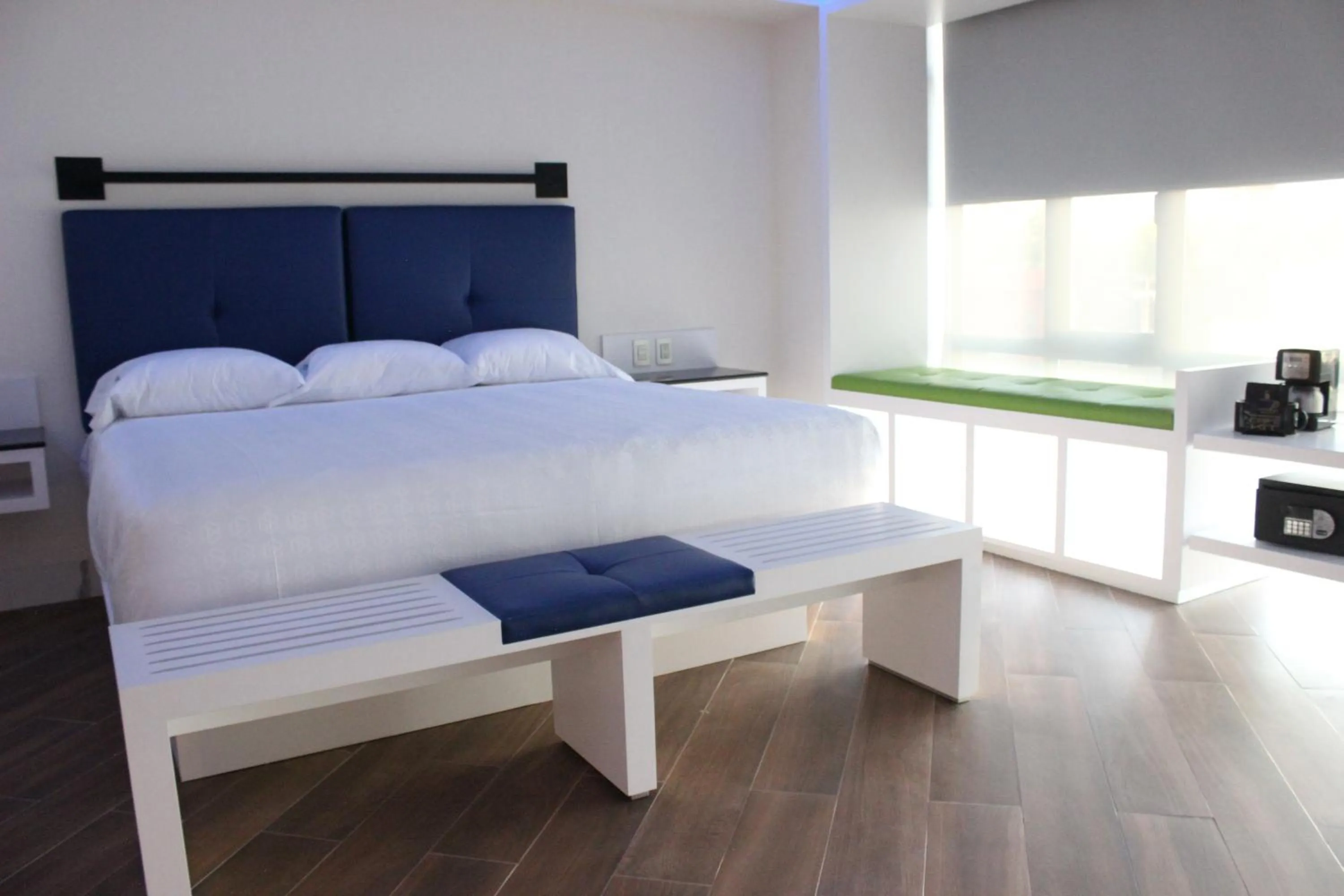 Bedroom, Bed in WeEnjoy Hotels Grand Prix Aeropuerto CDMX