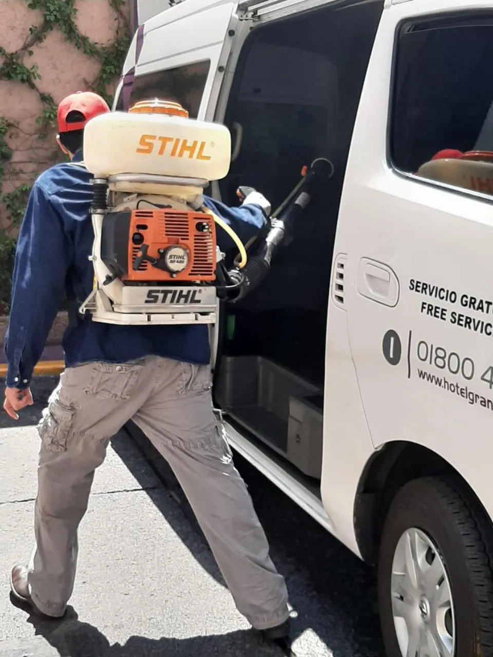 People in WeEnjoy Hotels Grand Prix Aeropuerto CDMX