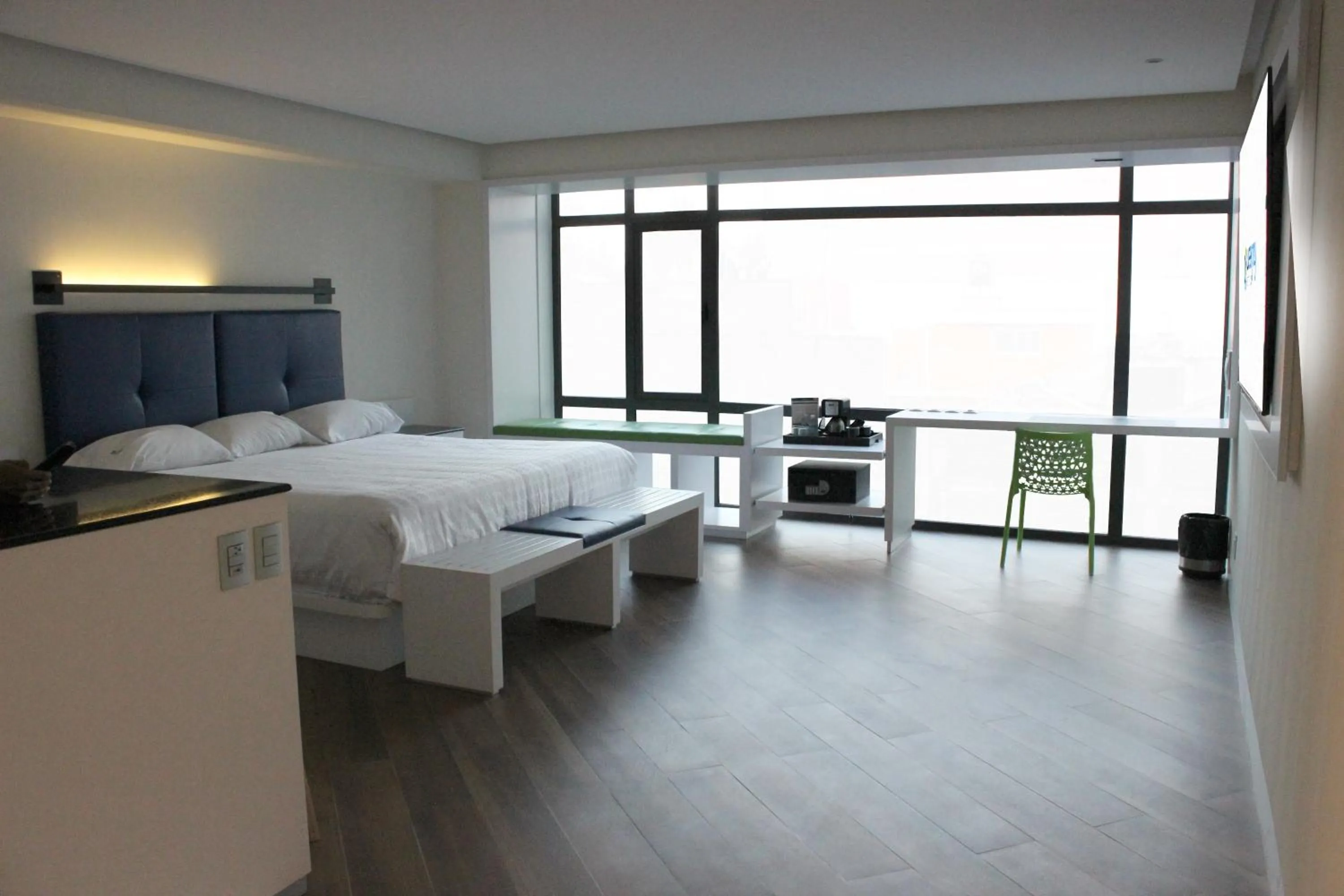 Bedroom, Bed in WeEnjoy Hotels Grand Prix Aeropuerto CDMX