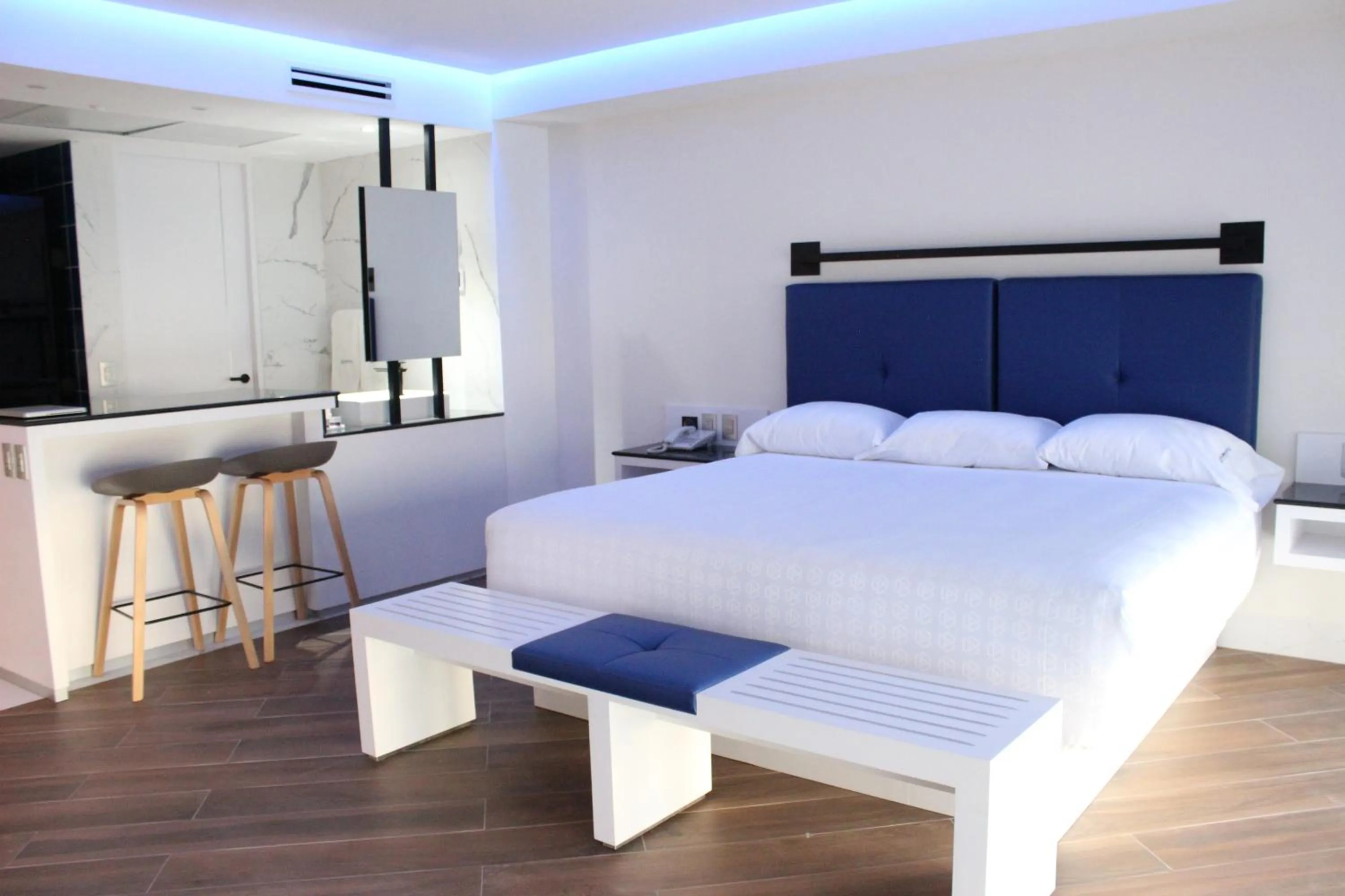 Bedroom, Bed in WeEnjoy Hotels Grand Prix Aeropuerto CDMX