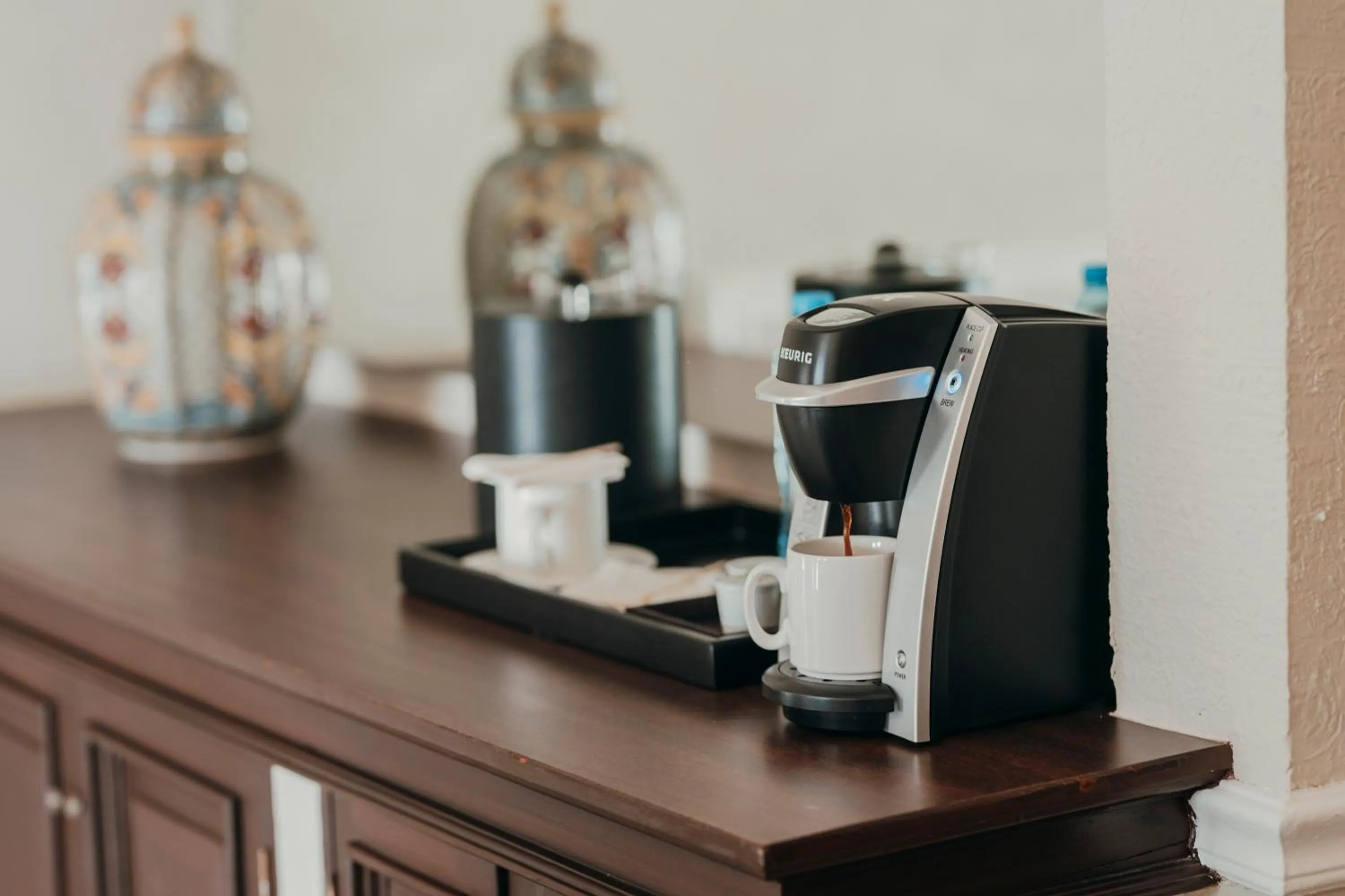 Coffee/tea facilities in Villa Mercedes Curio Collection By Hilton