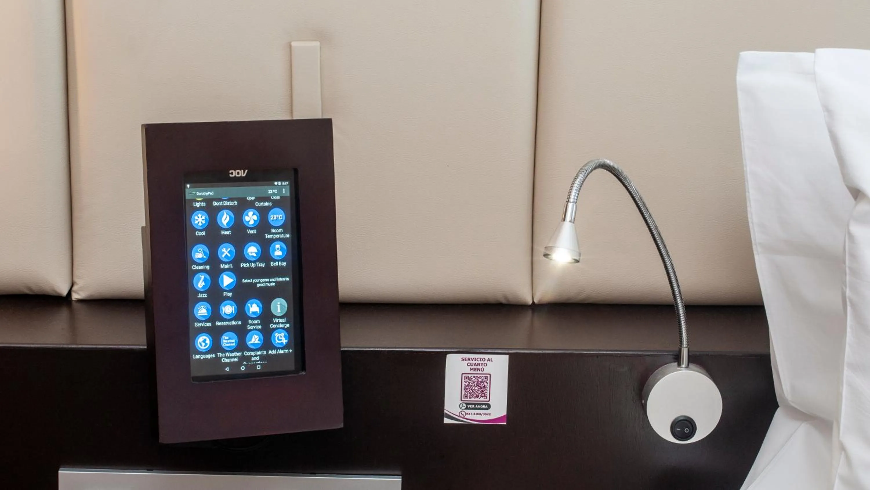 TV and multimedia in BelAir Unique a Wyndham Hotel