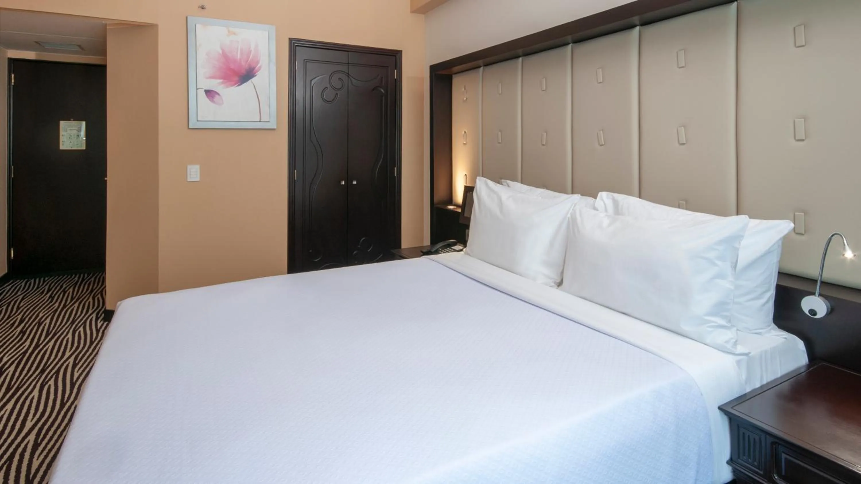 Bed in BelAir Unique a Wyndham Hotel