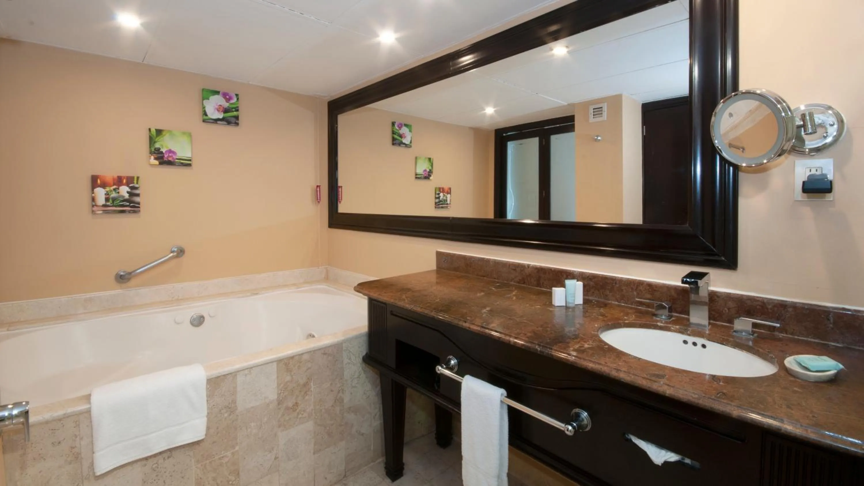 Bathroom in BelAir Unique a Wyndham Hotel