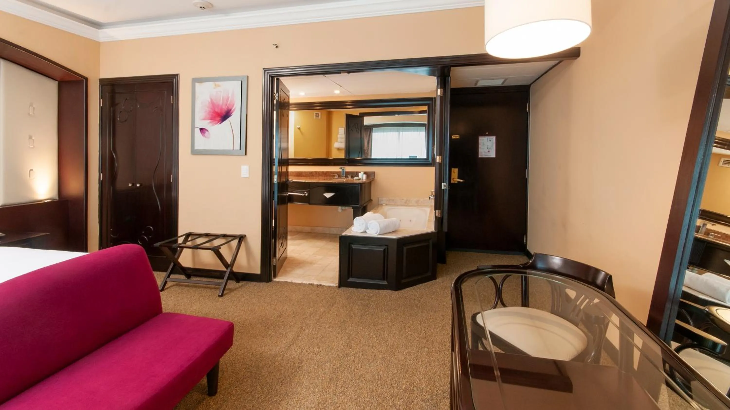 Hot Tub, Bed in BelAir Unique a Wyndham Hotel