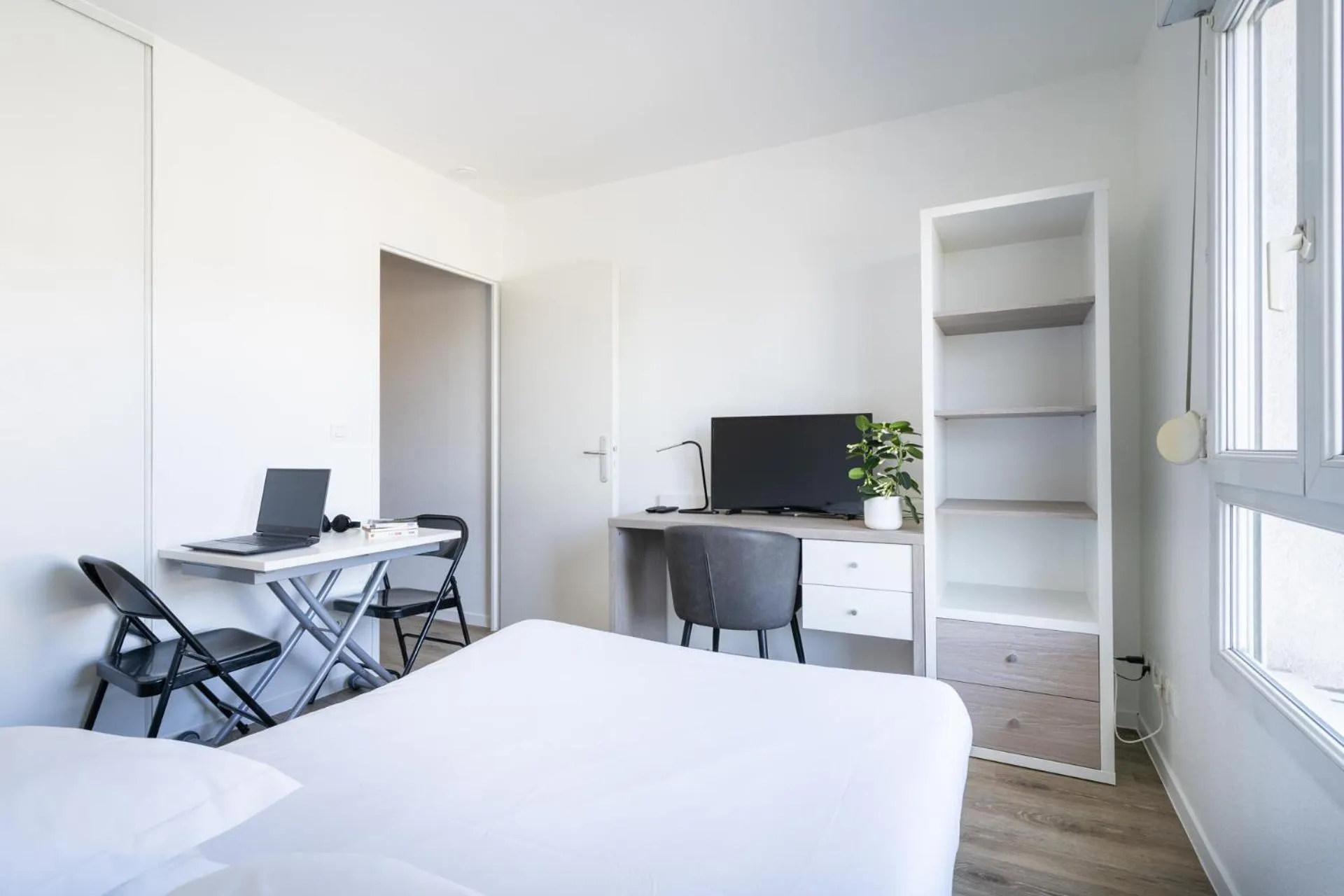 Bed in Séjours & Affaires Annecy Le Pont Neuf